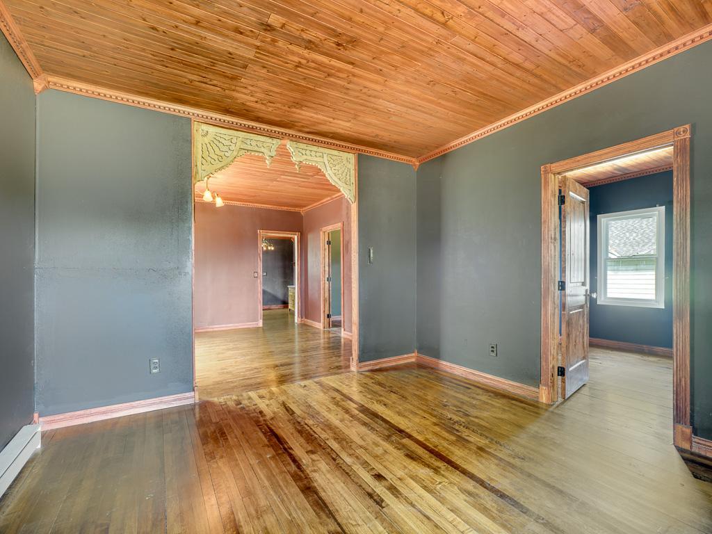 744 N Shore Drive Property Photo 6