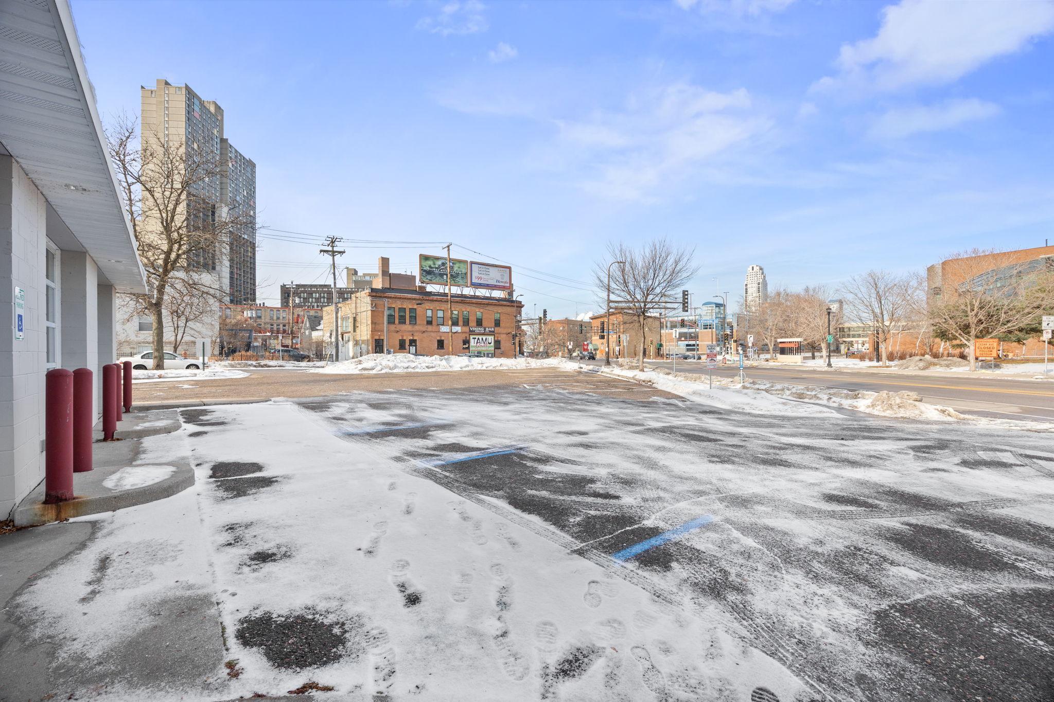 1919 Riverside Avenue Property Photo 25