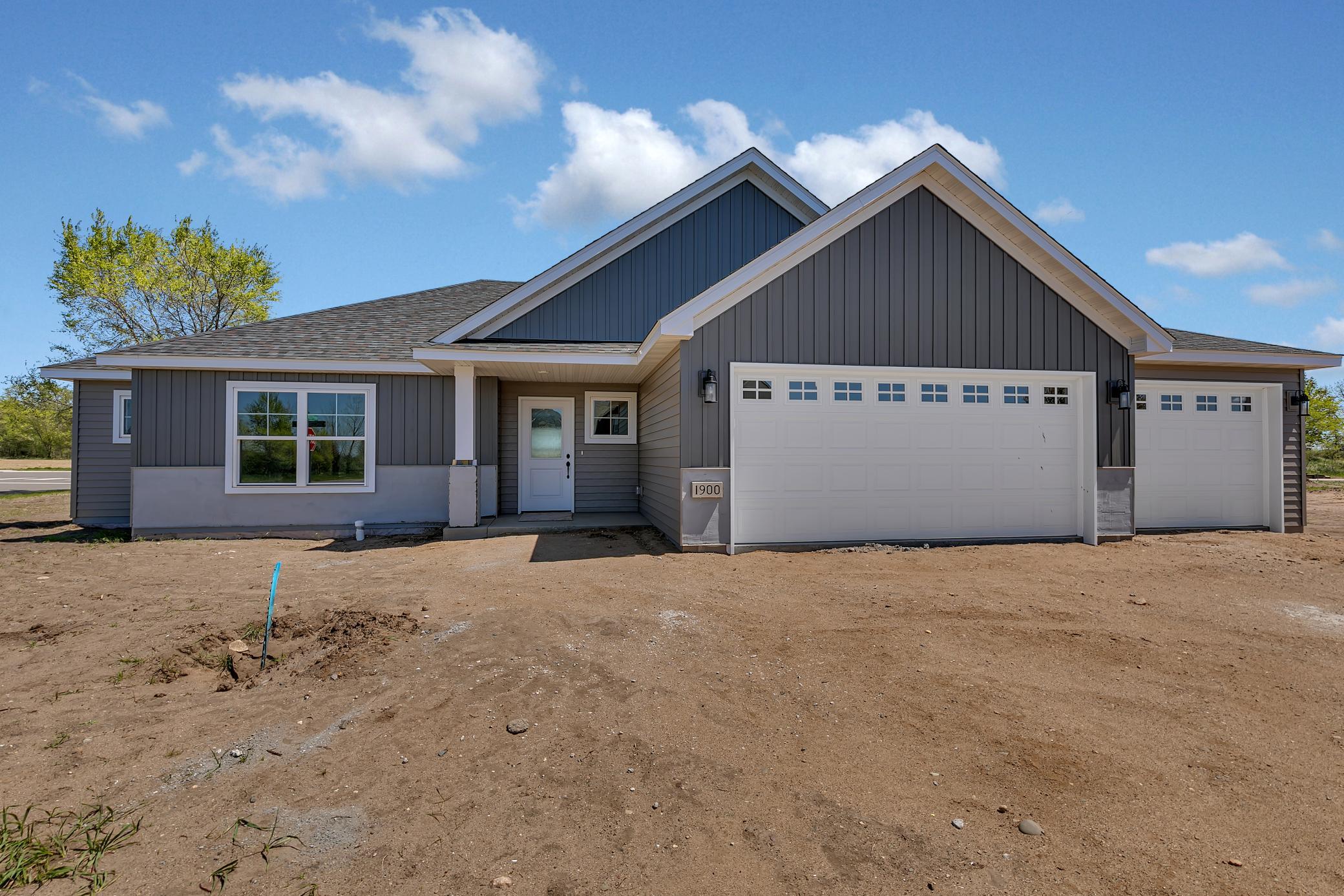 1900 Sandstone Loop S