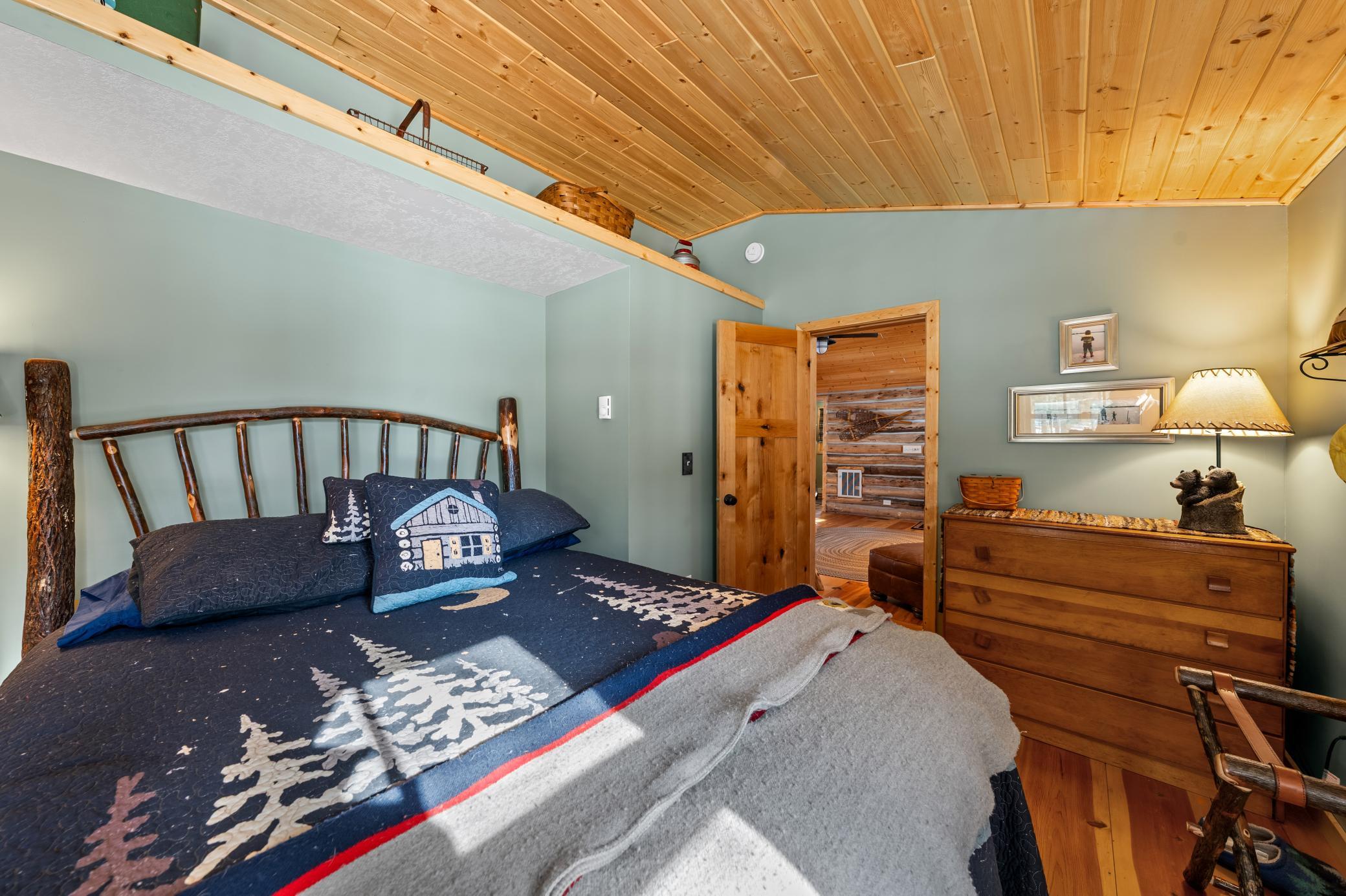 2922 E Long Lake Road Property Photo 19