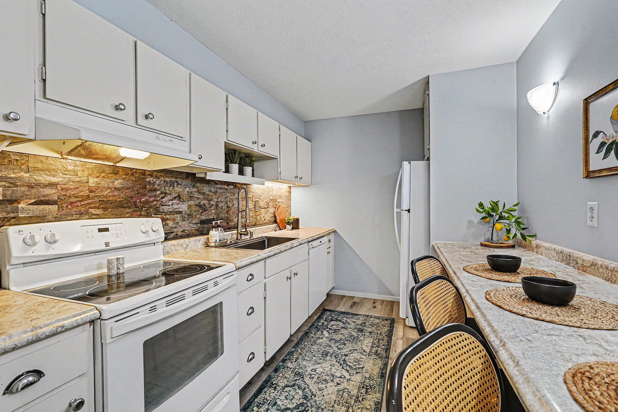 6423 Colony Way 3l Property Photo 7