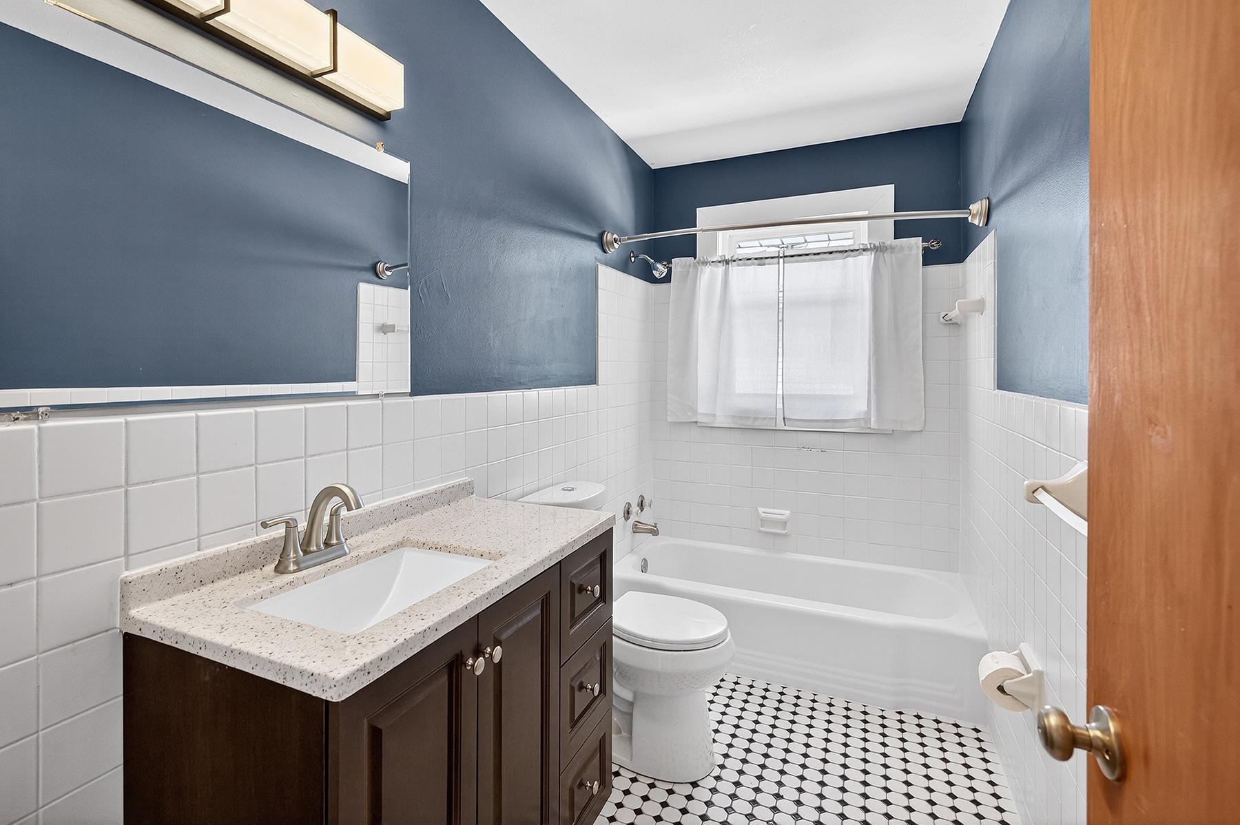 5844 Washburn Avenue S Property Photo 9