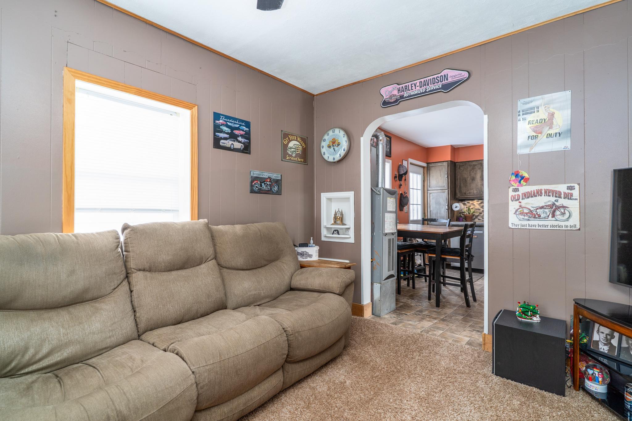 1221 Knight Avenue N Property Photo 2