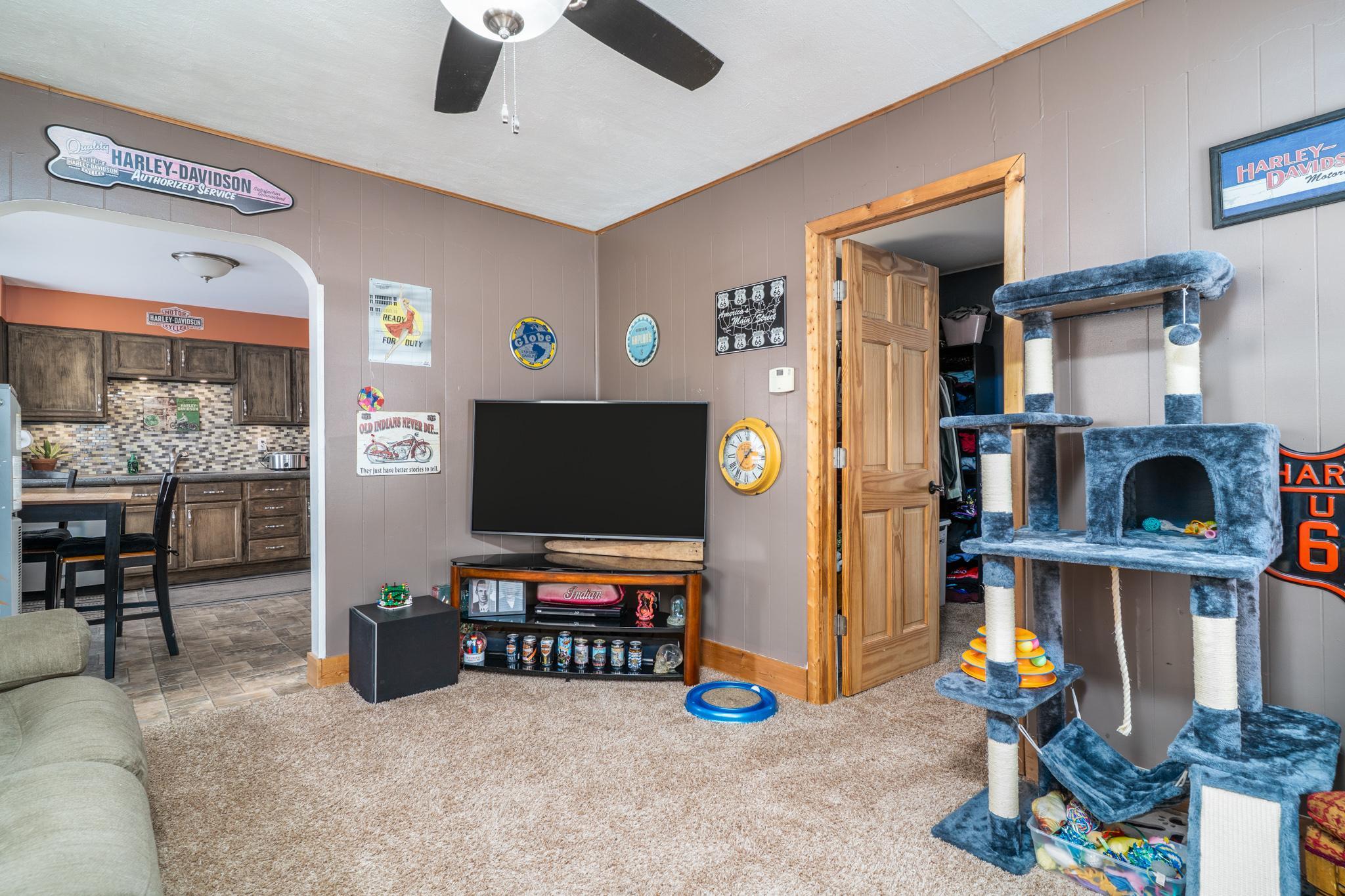1221 Knight Avenue N Property Photo 4