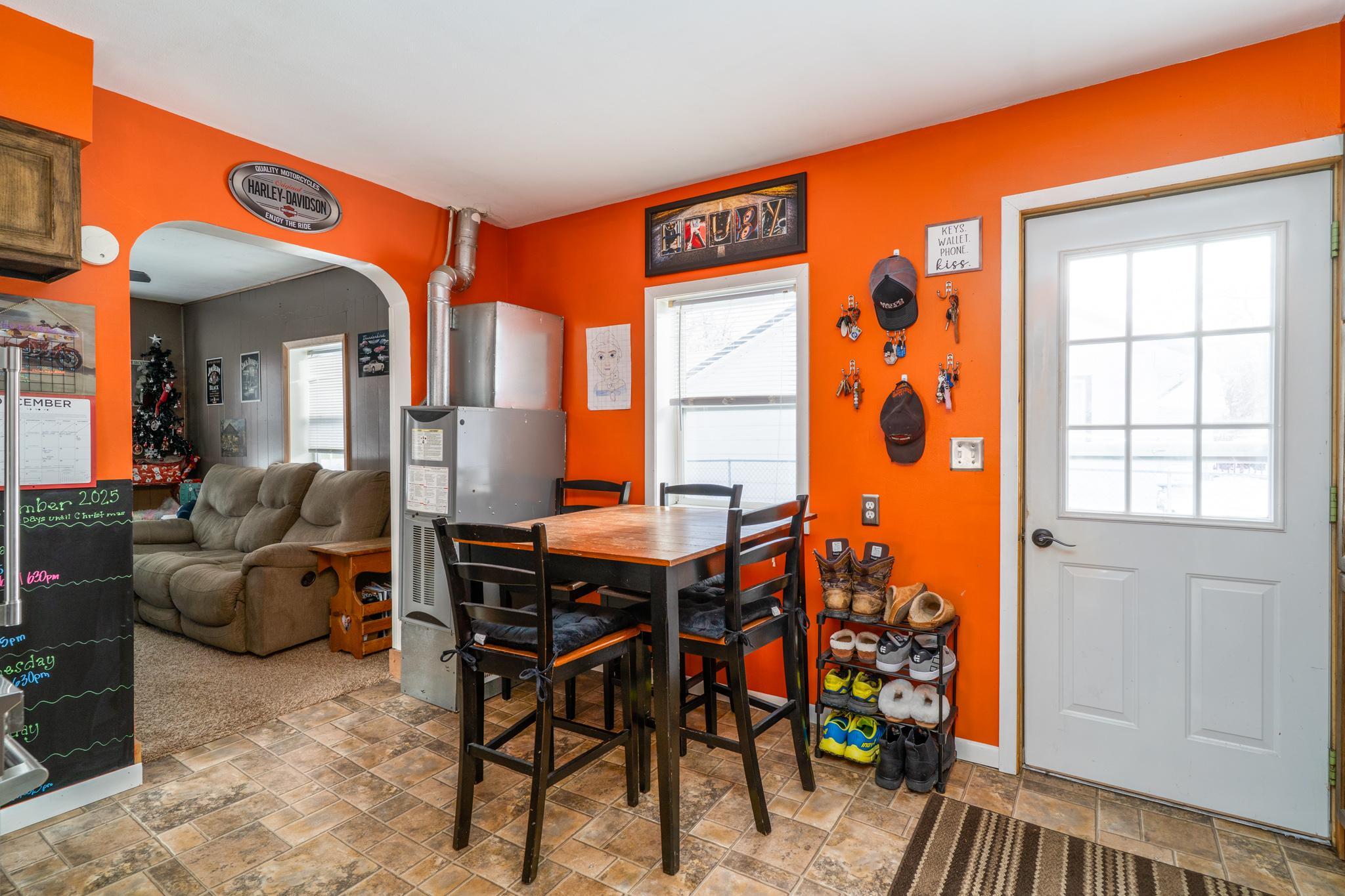 1221 Knight Avenue N Property Photo 6