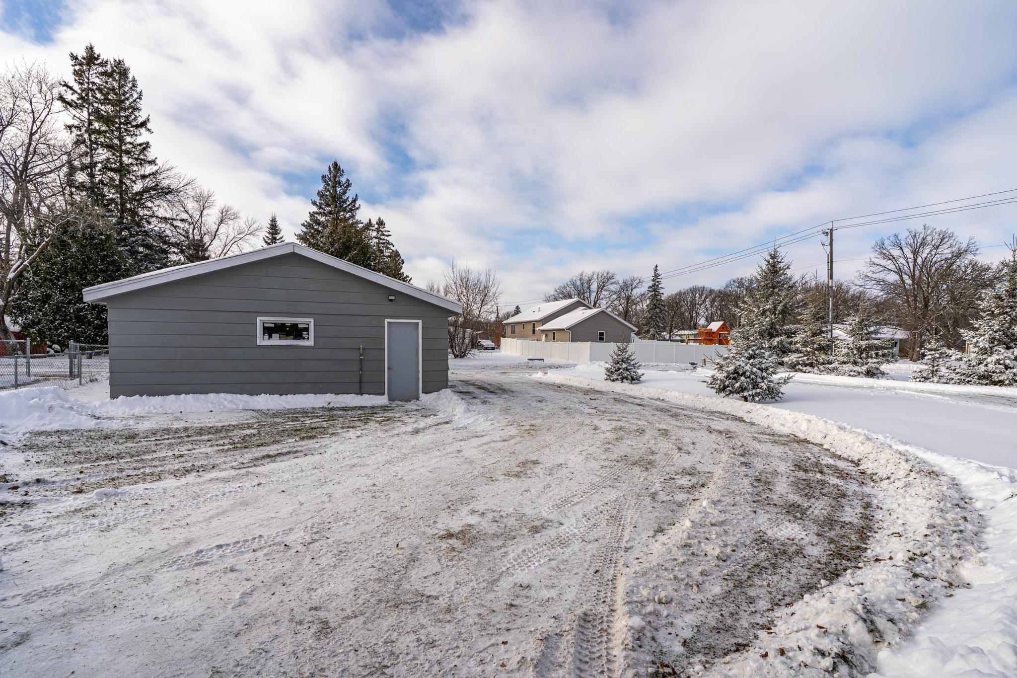 1221 Knight Avenue N Property Photo 19