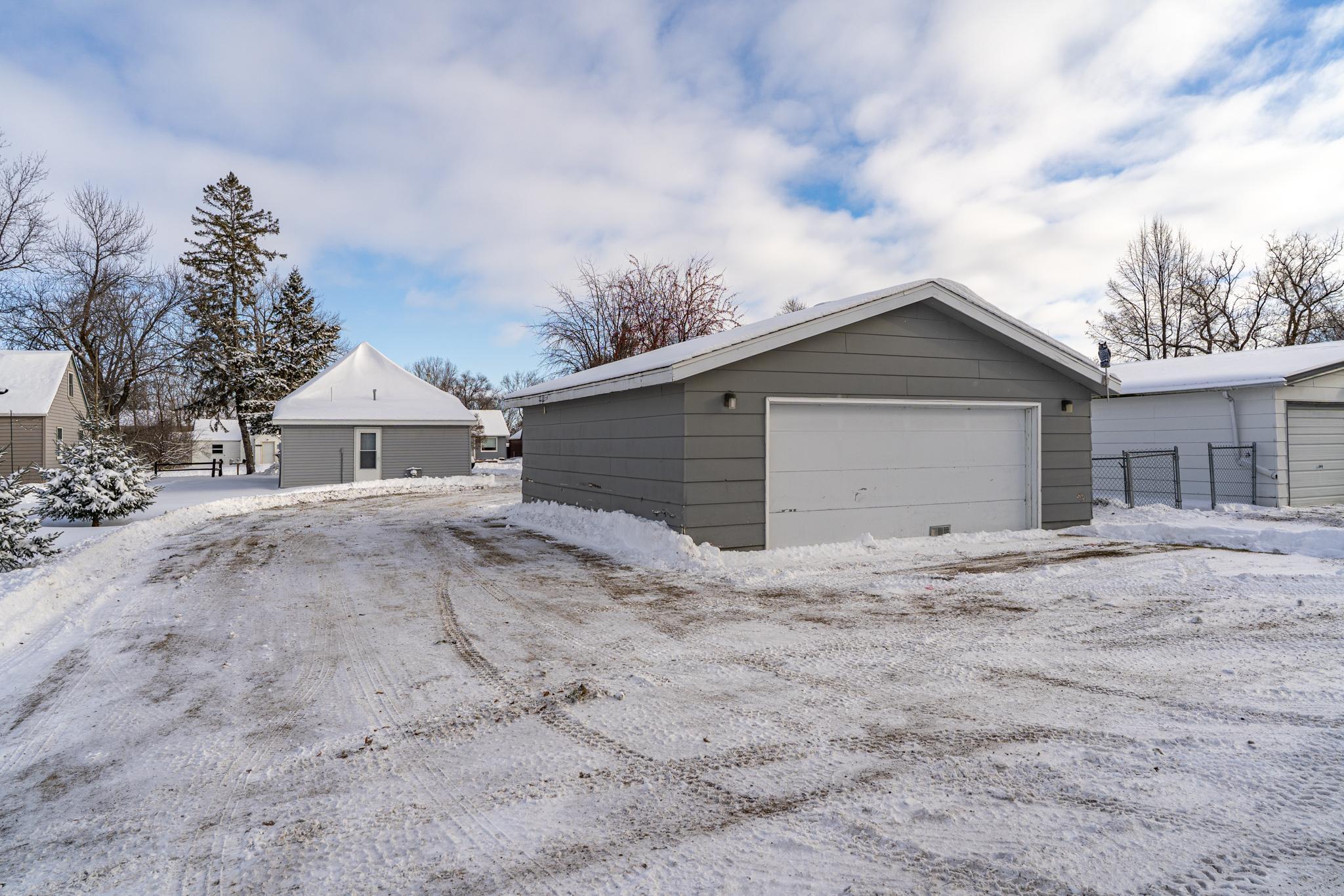 1221 Knight Avenue N Property Photo 22