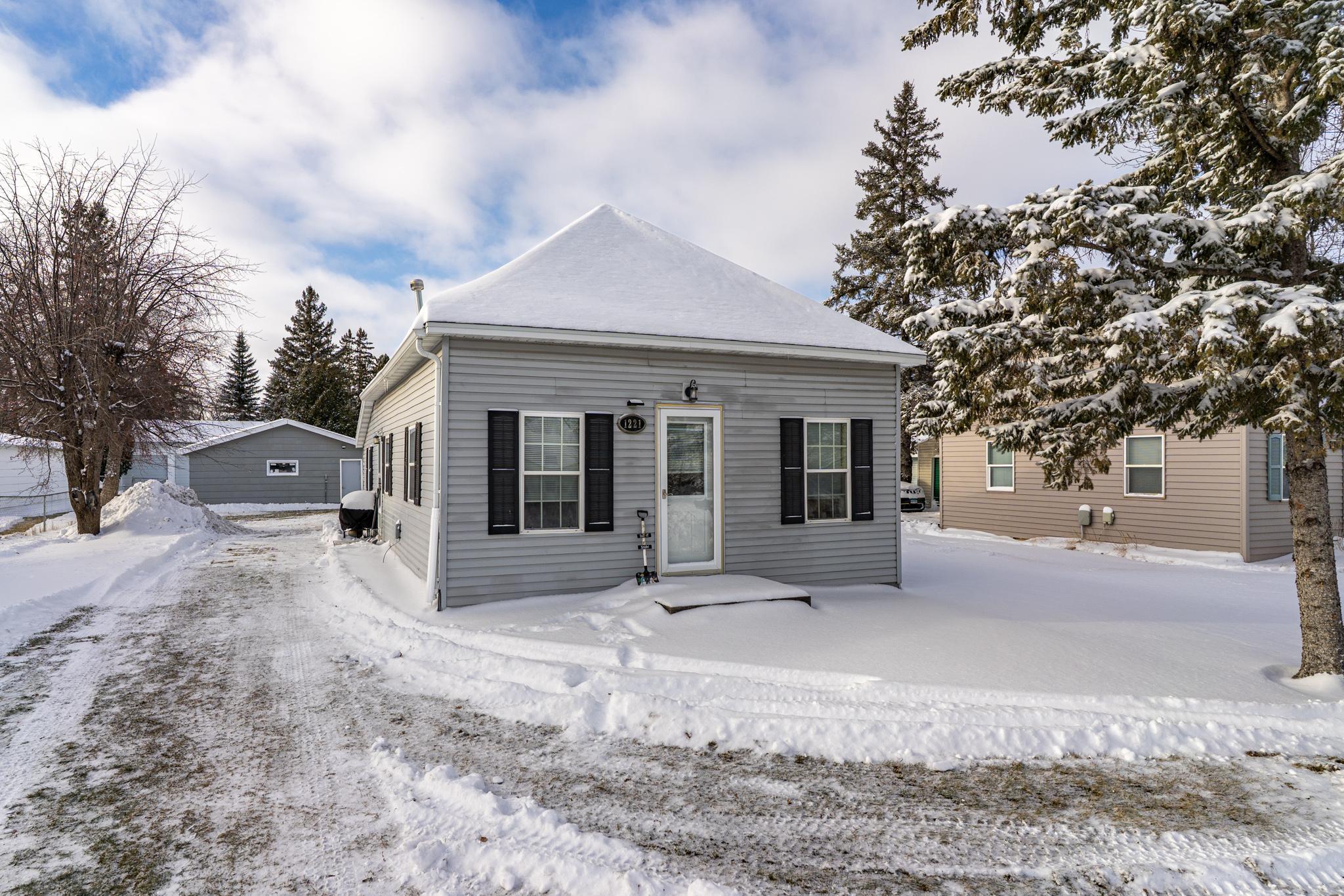 1221 Knight Avenue N Property Photo 23