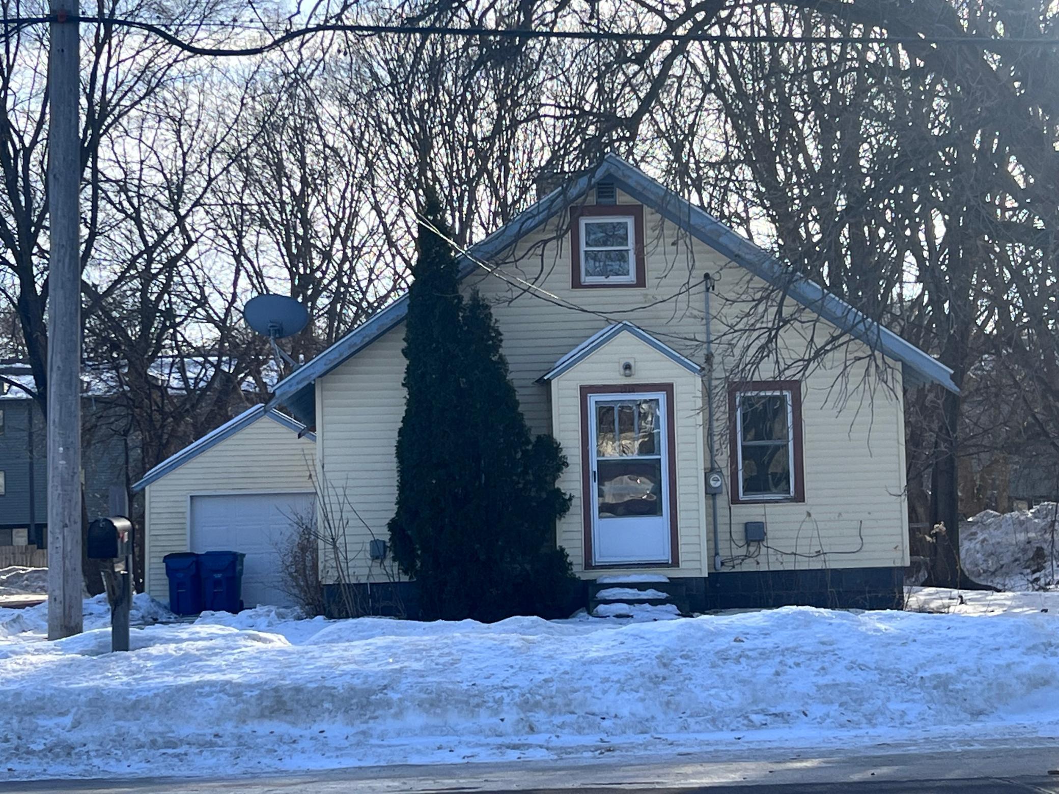 1712 University Drive Se Property Photo 1