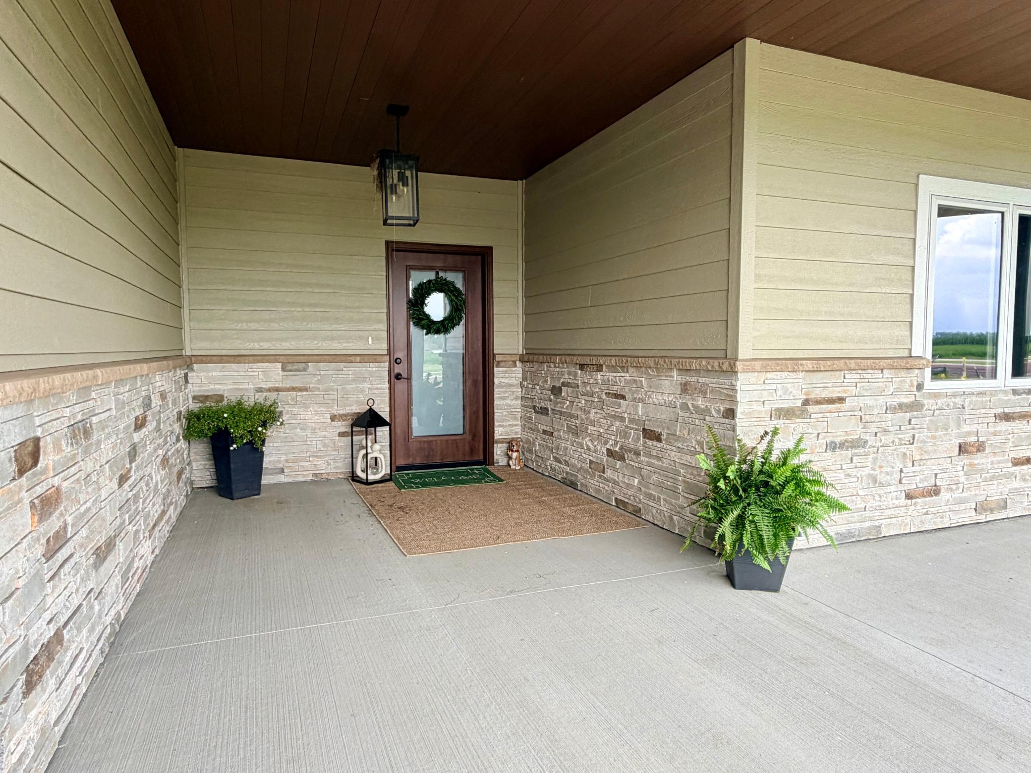 2555 Sutherland Dr Property Photo 4
