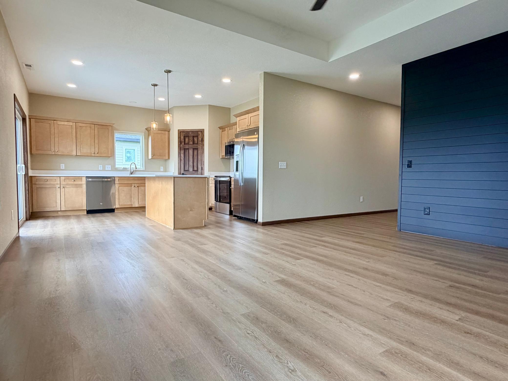 2555 Sutherland Dr Property Photo 7