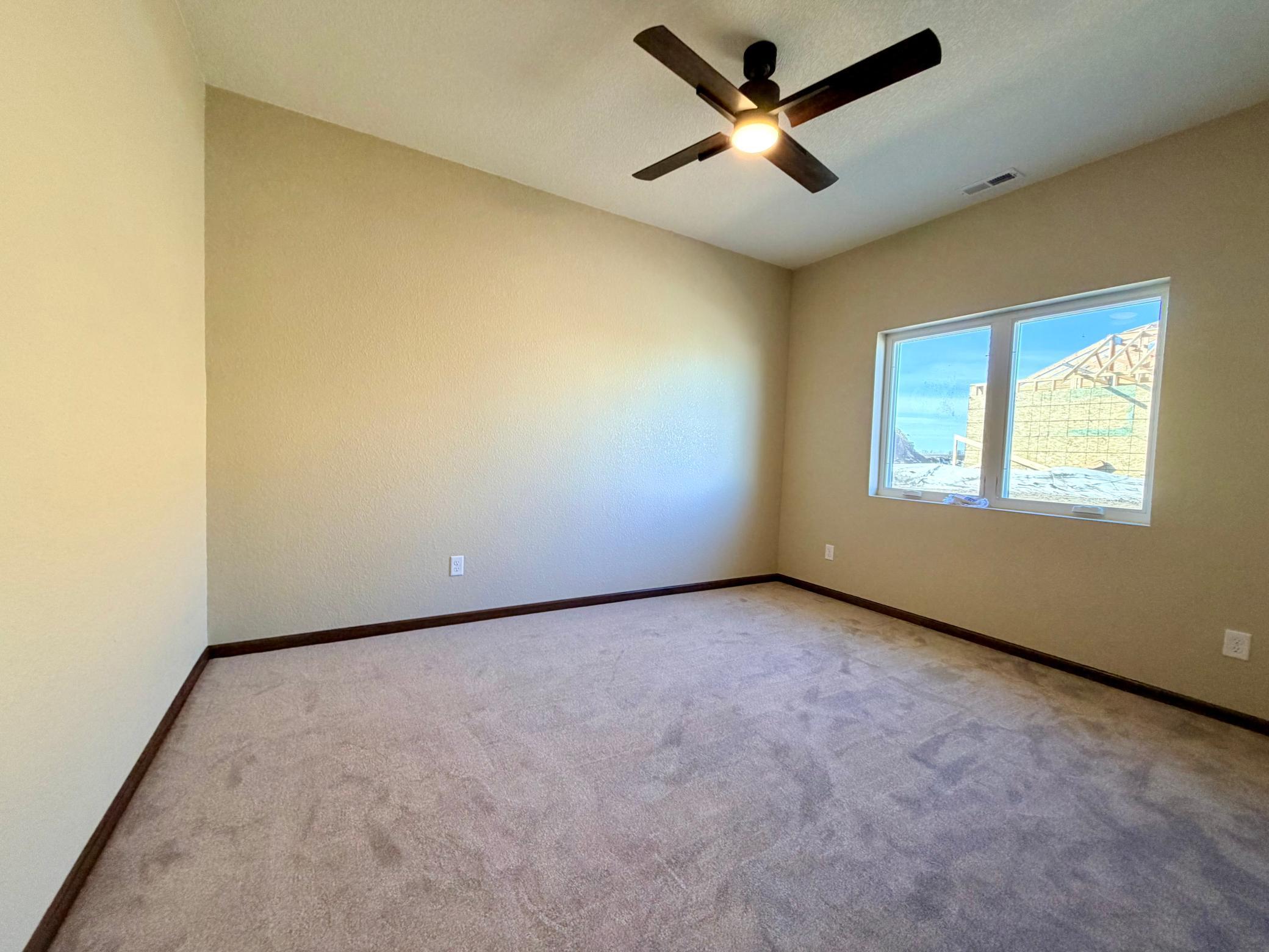 2555 Sutherland Dr Property Photo 10