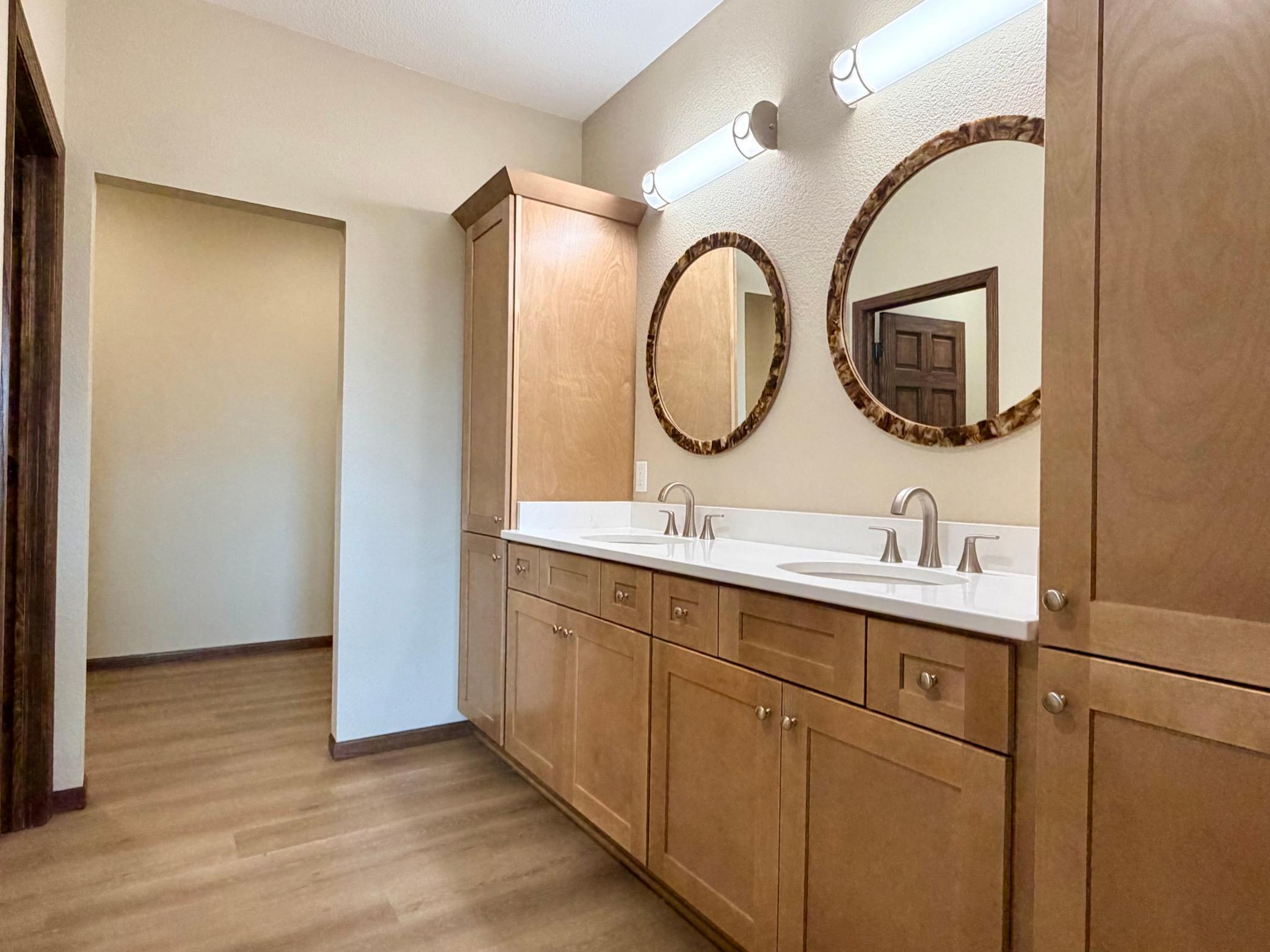 2555 Sutherland Dr Property Photo 14
