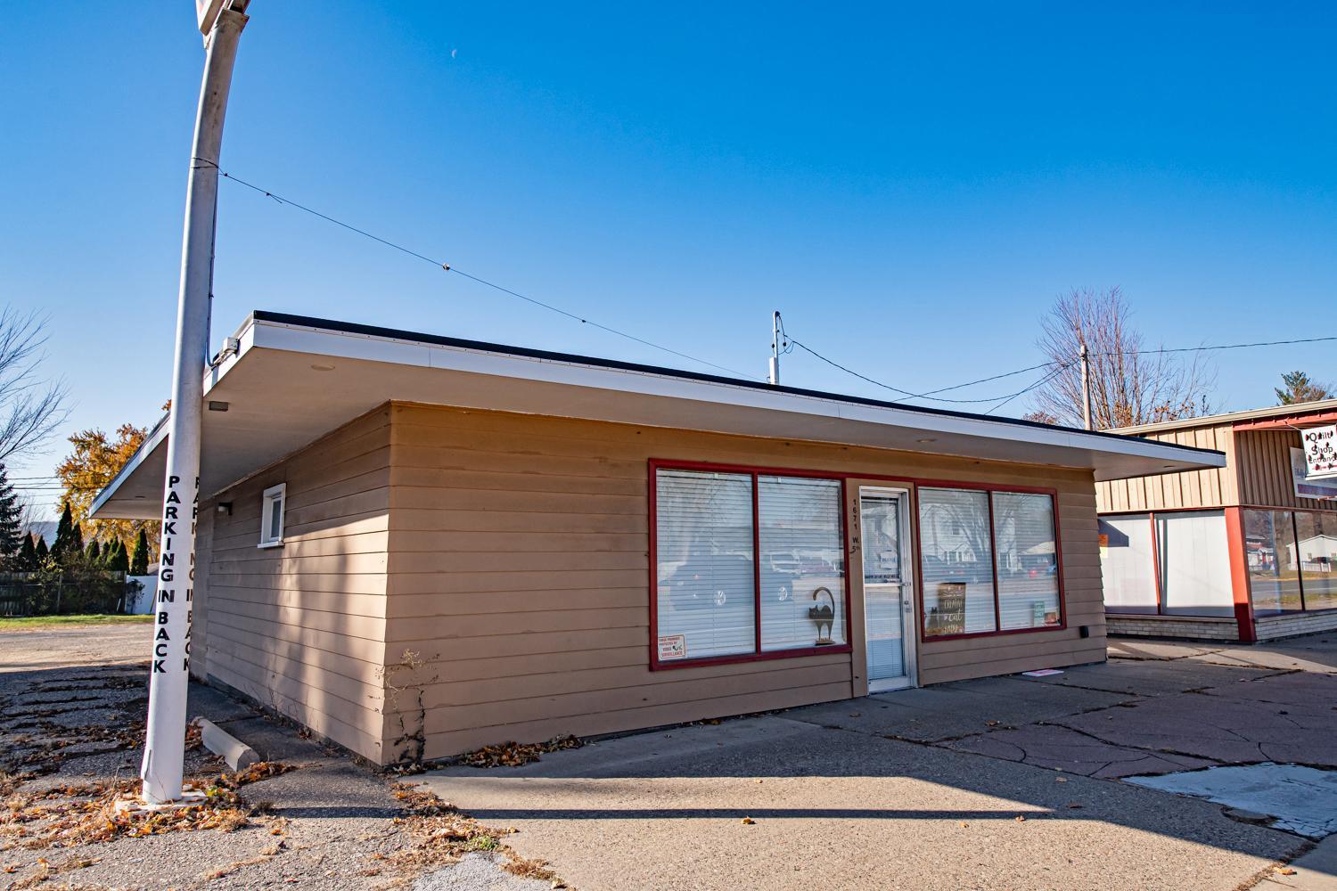 1671 W 5th Street Property Photo 4