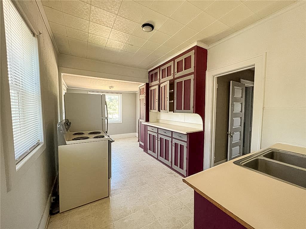 403 2nd Street Property Photo 8