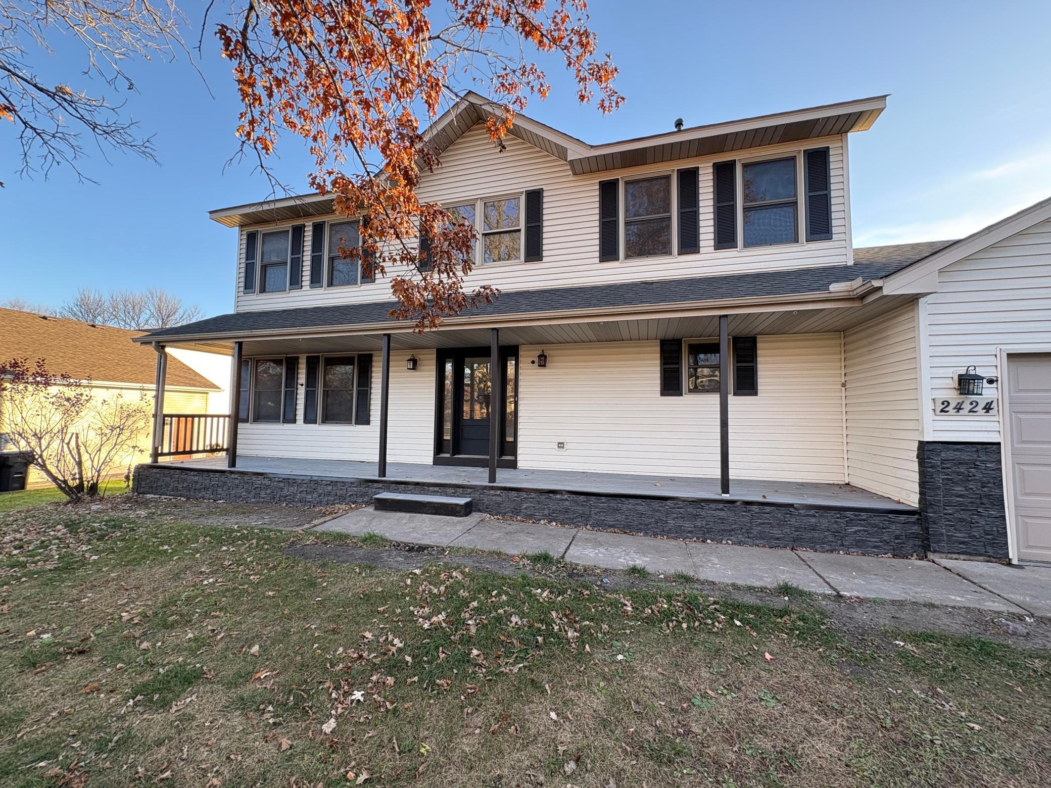 2424 Briar Oakes Boulevard Property Photo 2