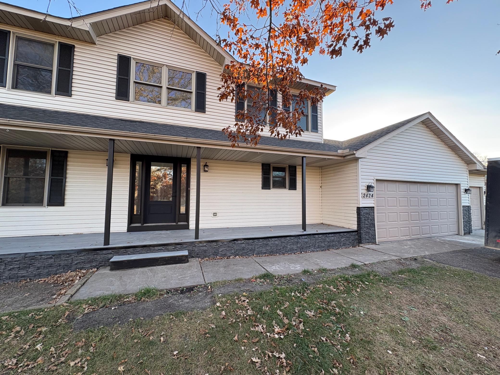 2424 Briar Oakes Boulevard Property Photo 3