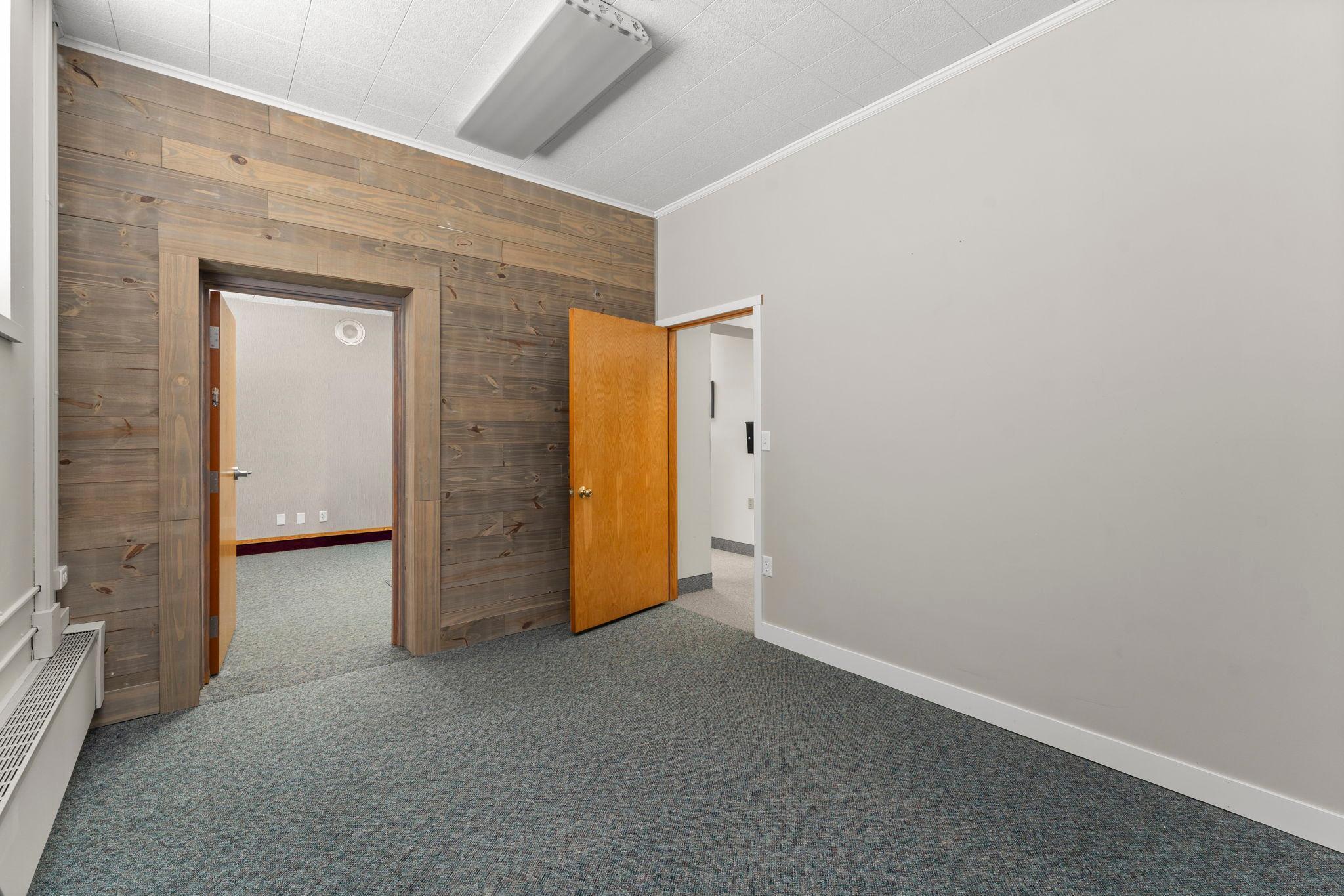 102/106 N Washington Street Property Photo 43