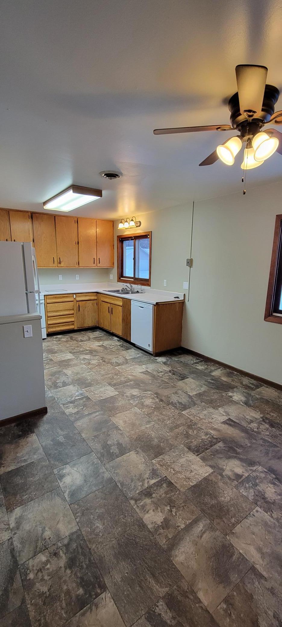 412 E Hamilton Avenue Property Photo 6