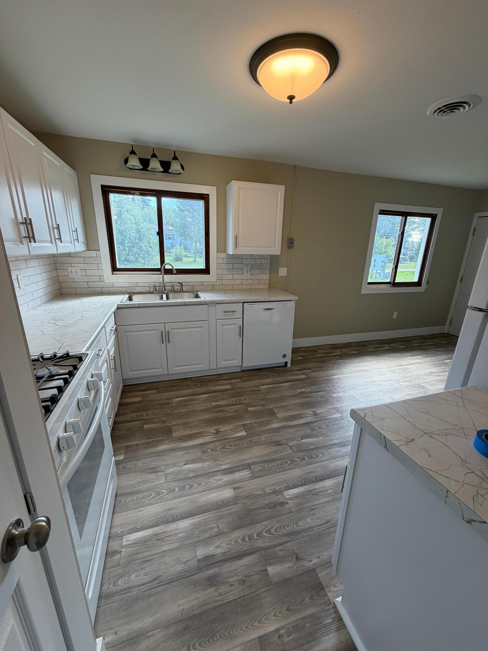 412 E Hamilton Avenue Property Photo 6