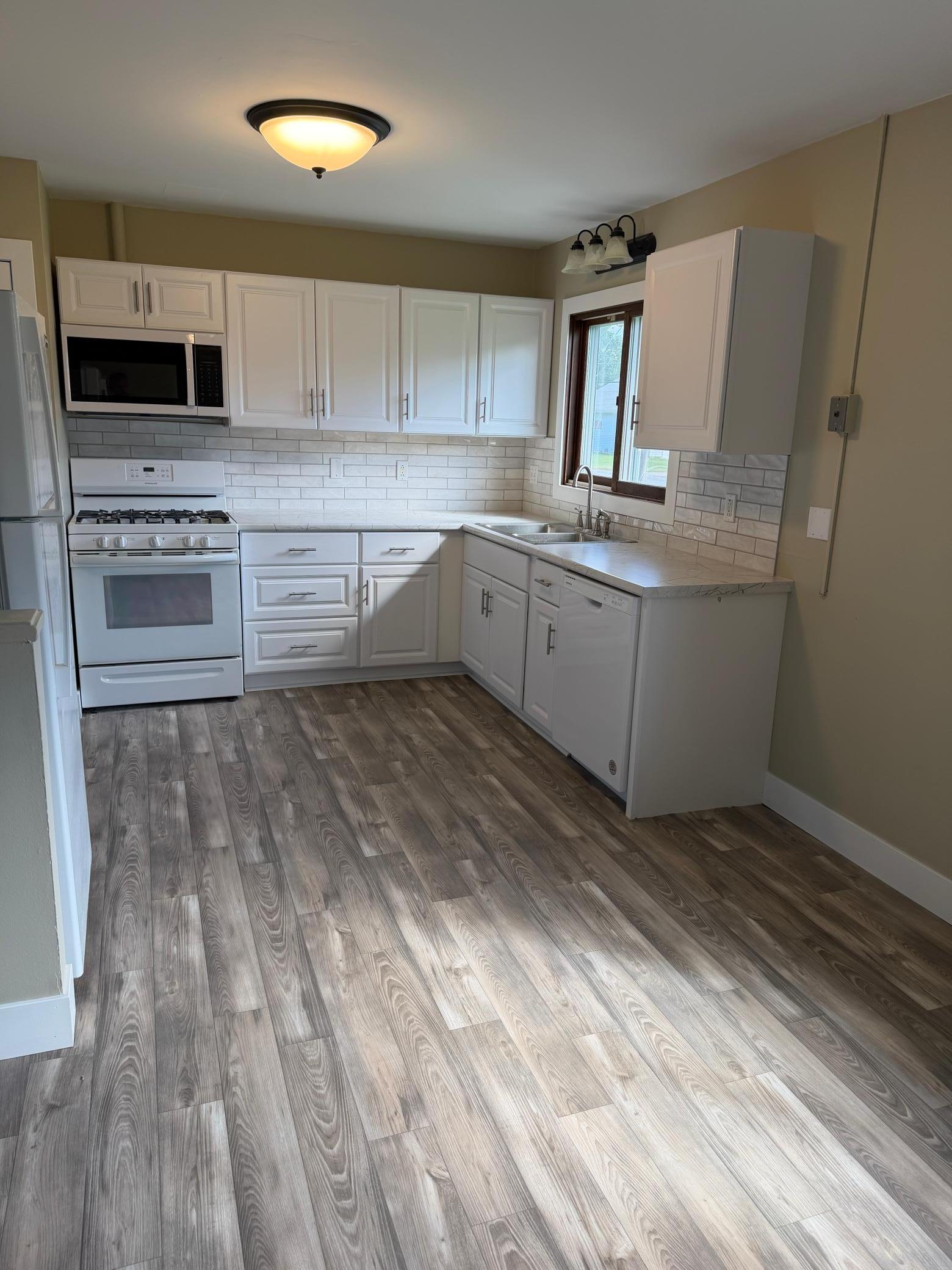 412 E Hamilton Avenue Property Photo 7