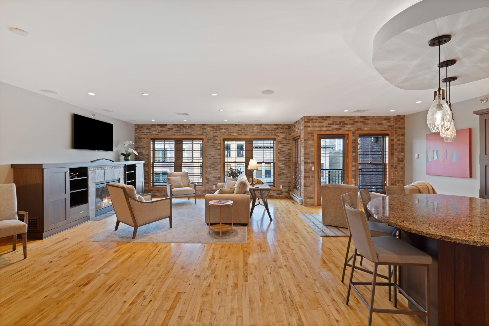 300 Broadway N 305 Property Photo 4