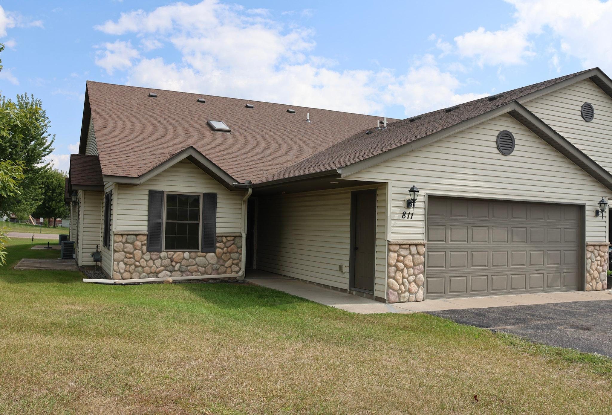 811 Stonehaven Path Property Photo 2