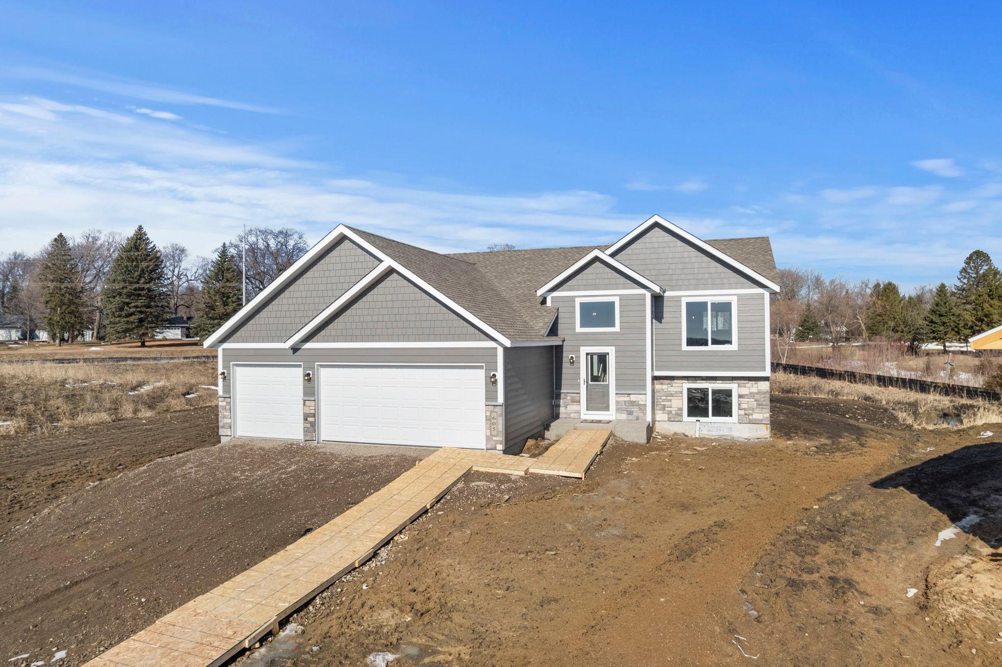 605 Sienna Drive Property Photo 1