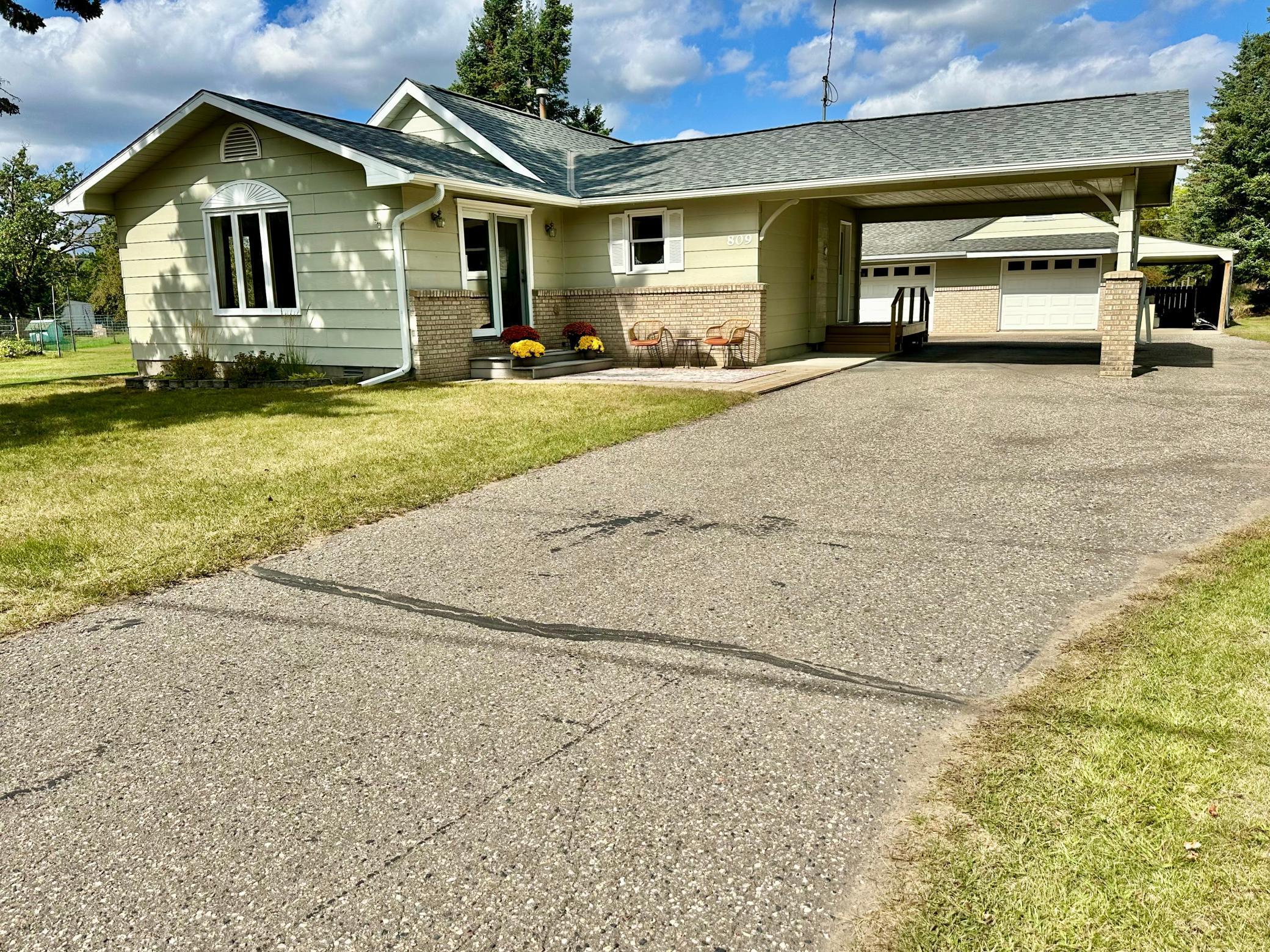 809 Pine Street Property Photo 1