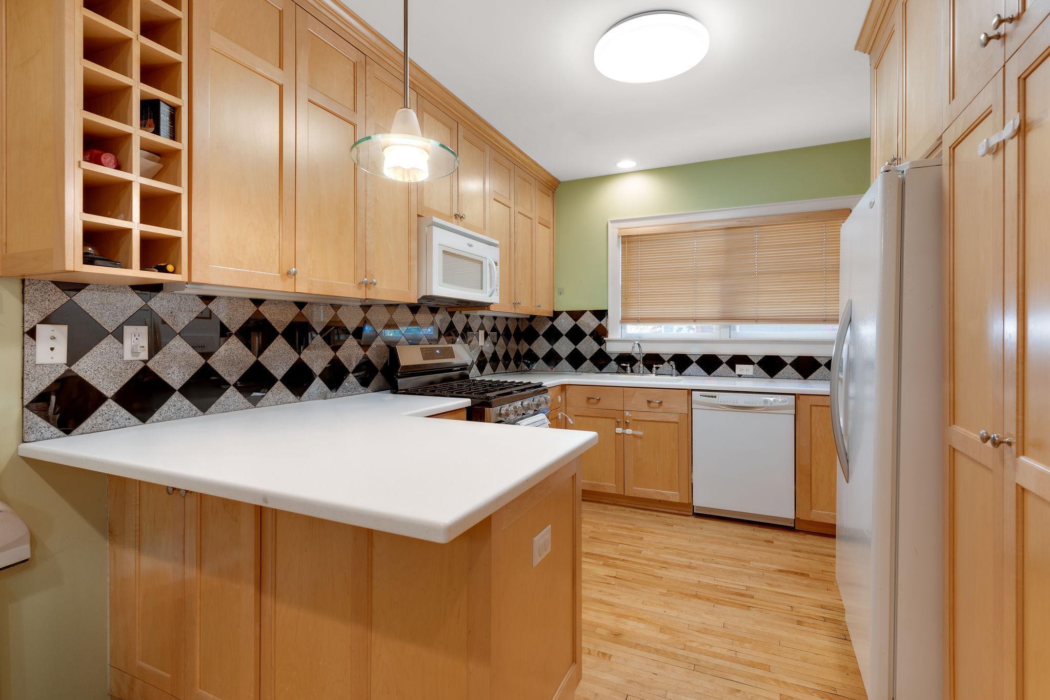 3013 James Avenue S Property Photo 5