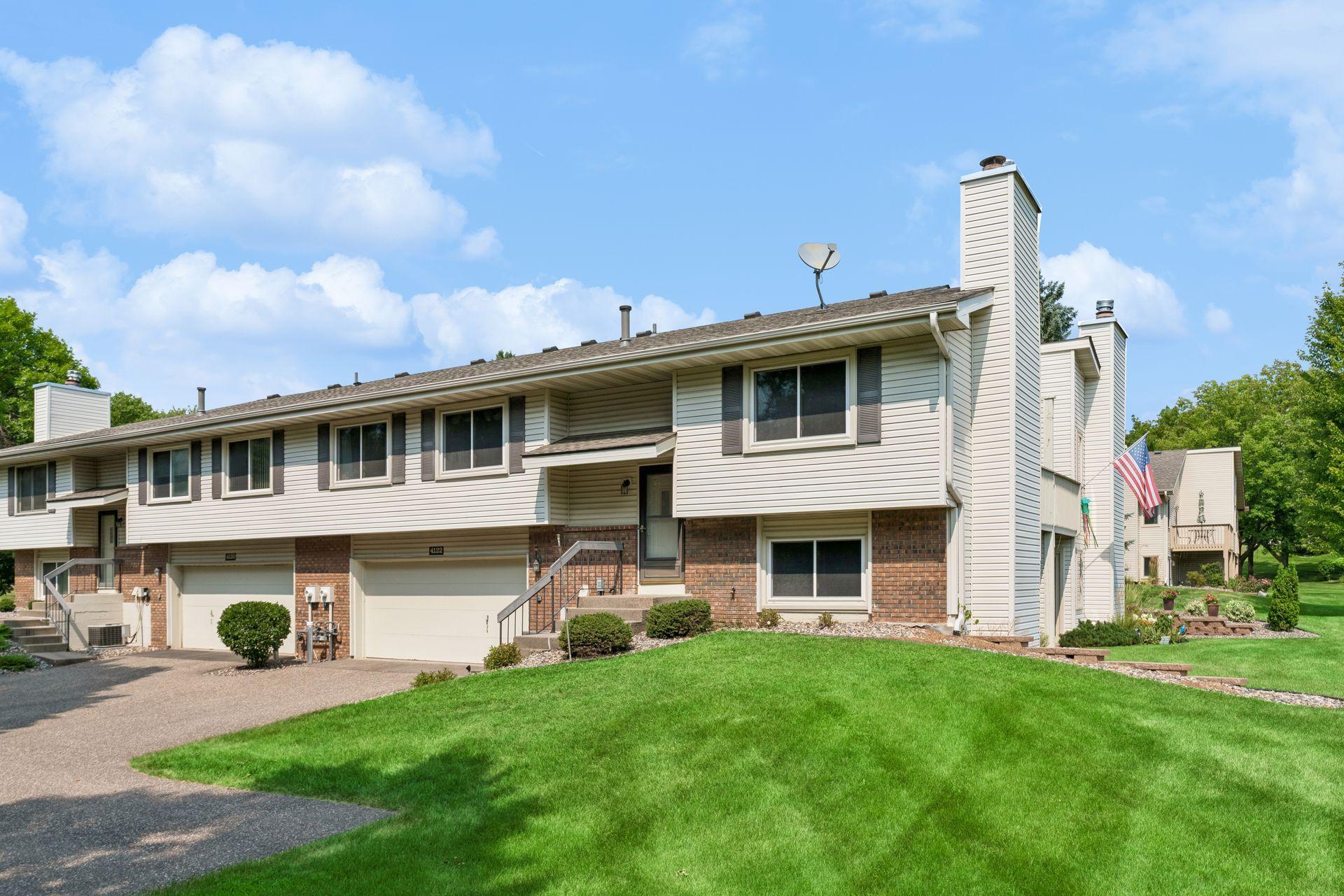 4122 Goldenrod Lane N Property Photo 3