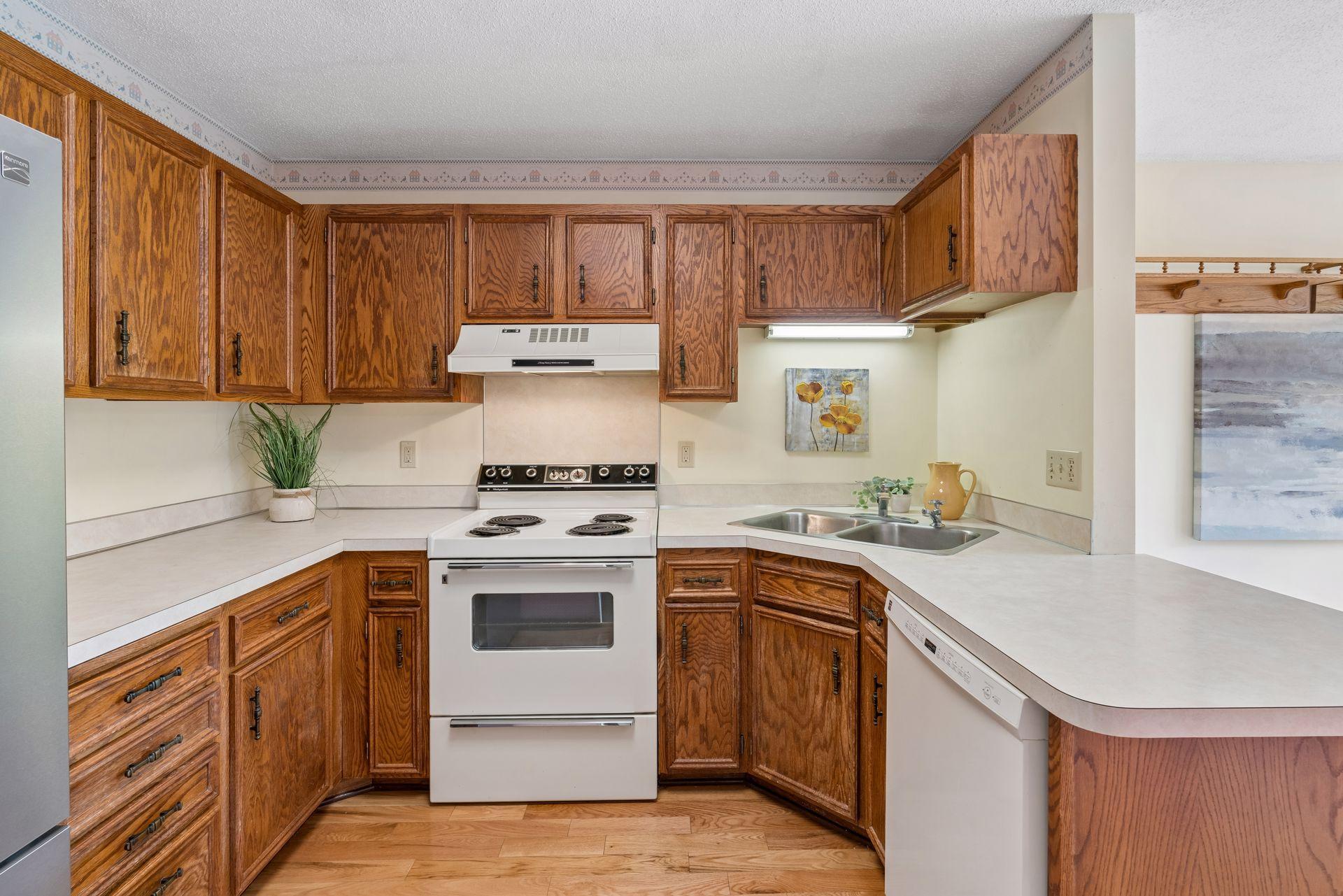 4122 Goldenrod Lane N Property Photo 10