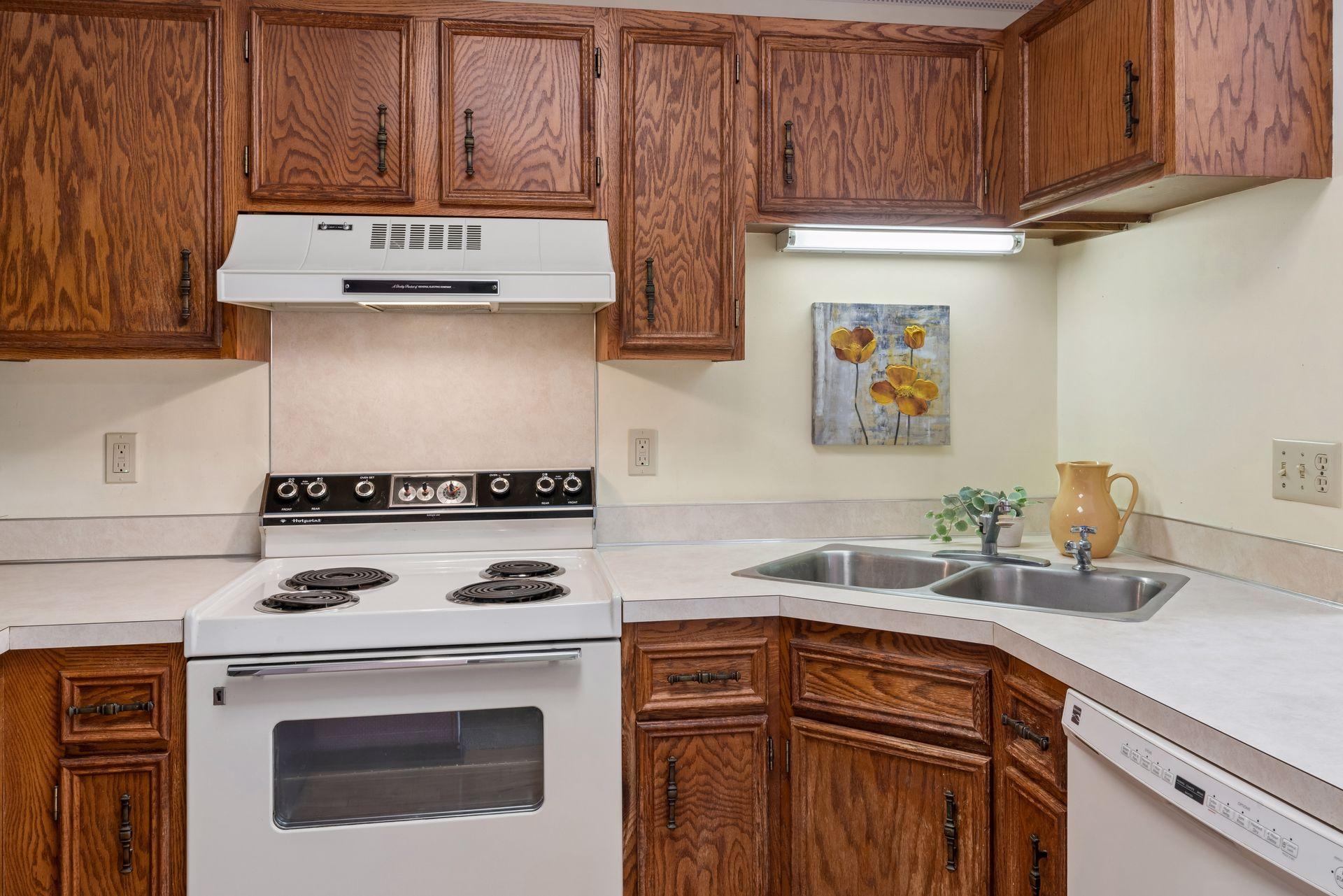 4122 Goldenrod Lane N Property Photo 11