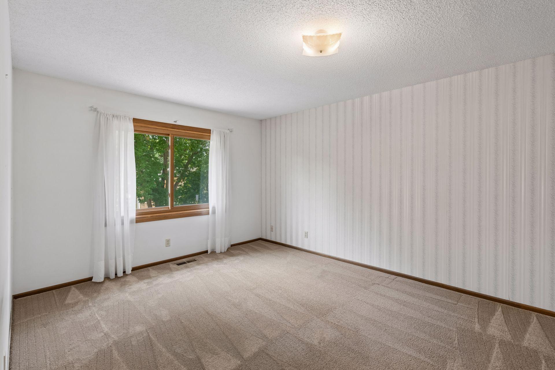 4122 Goldenrod Lane N Property Photo 14
