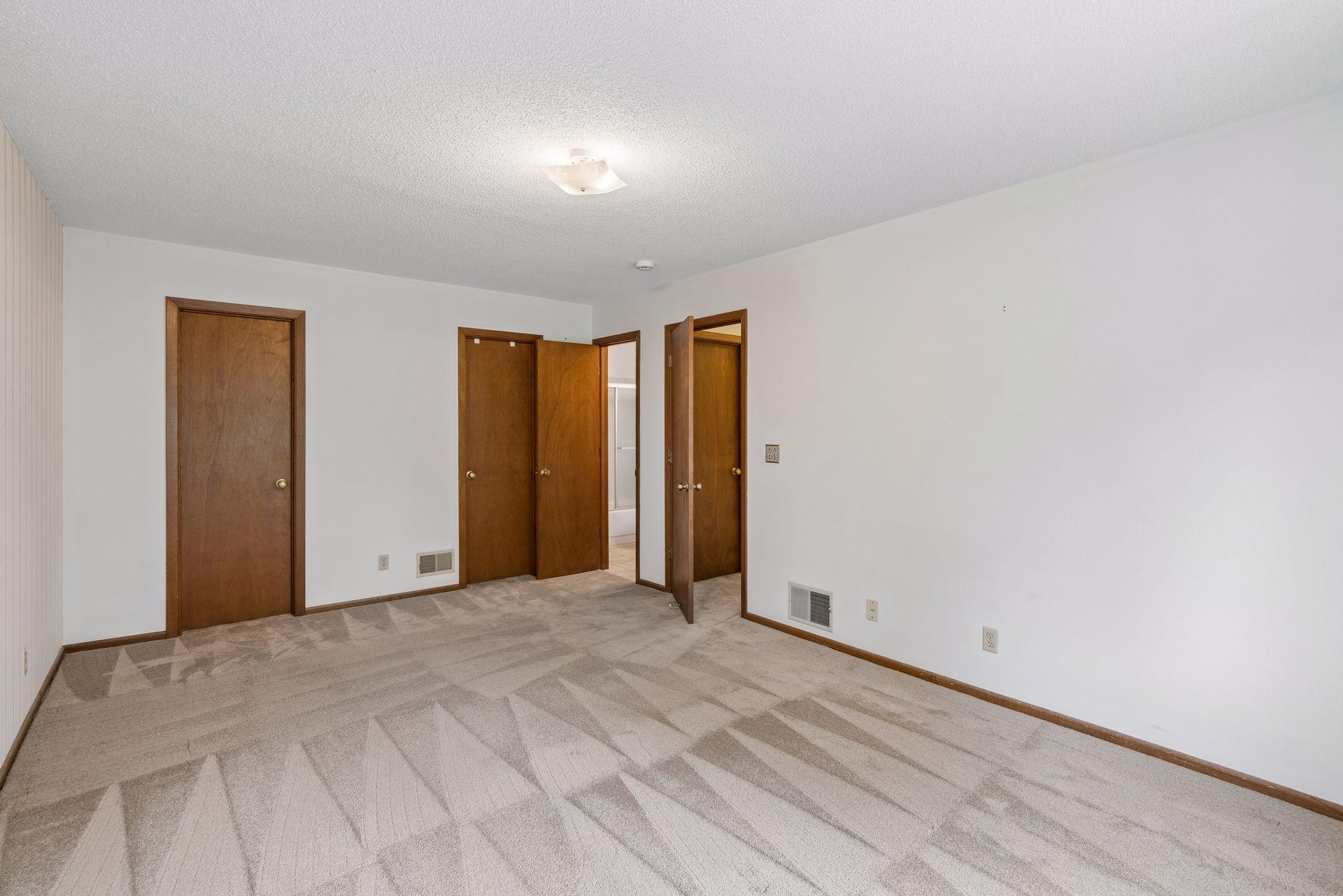 4122 Goldenrod Lane N Property Photo 15
