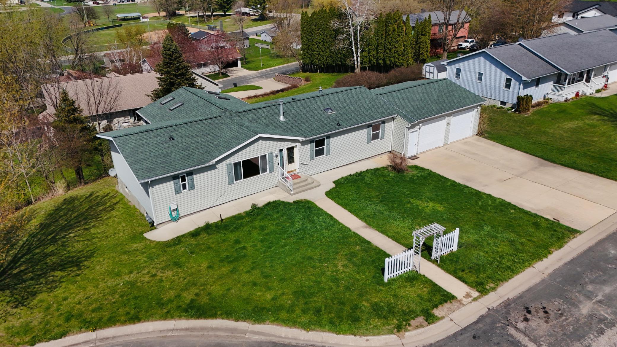 327 Parkside Drive Se Property Photo 1