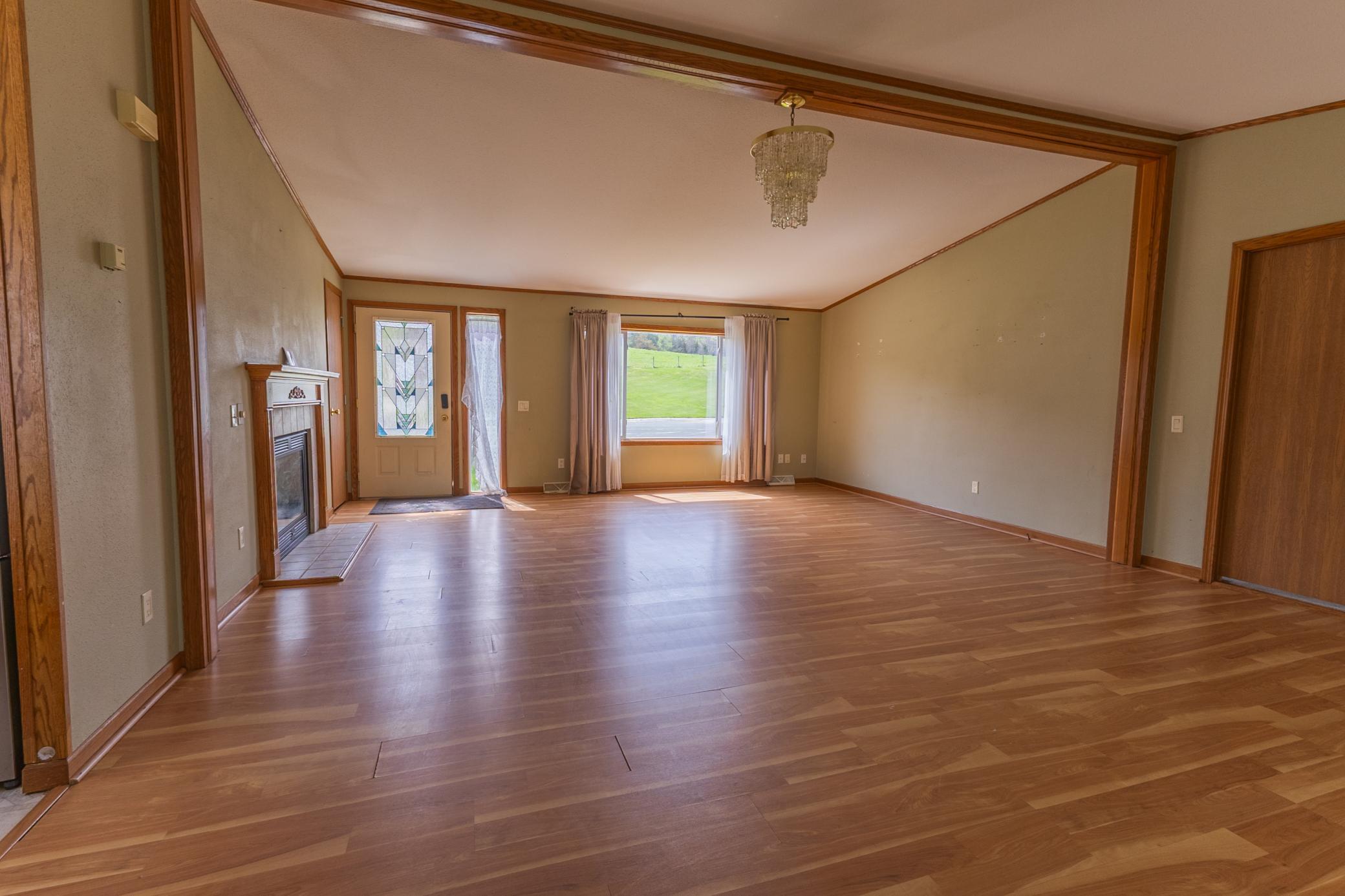327 Parkside Drive Se Property Photo 4