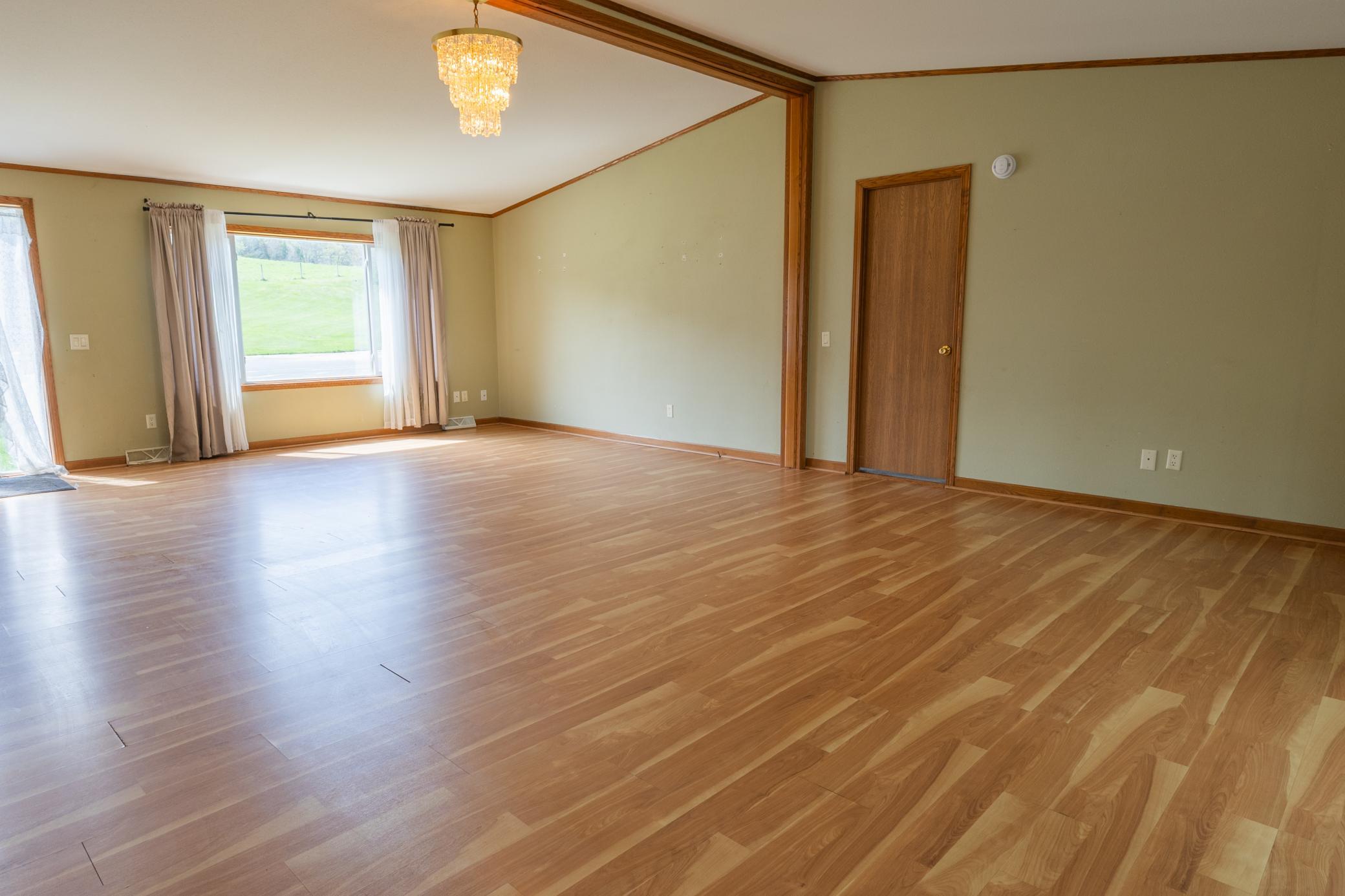 327 Parkside Drive Se Property Photo 5