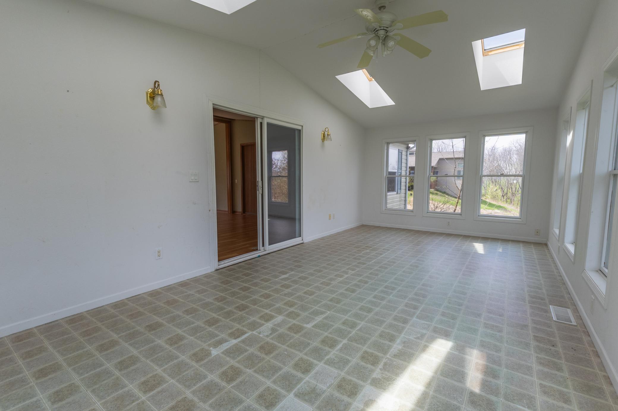 327 Parkside Drive Se Property Photo 9