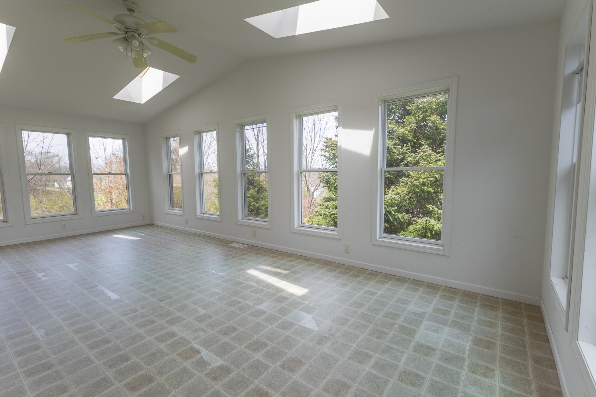 327 Parkside Drive Se Property Photo 10