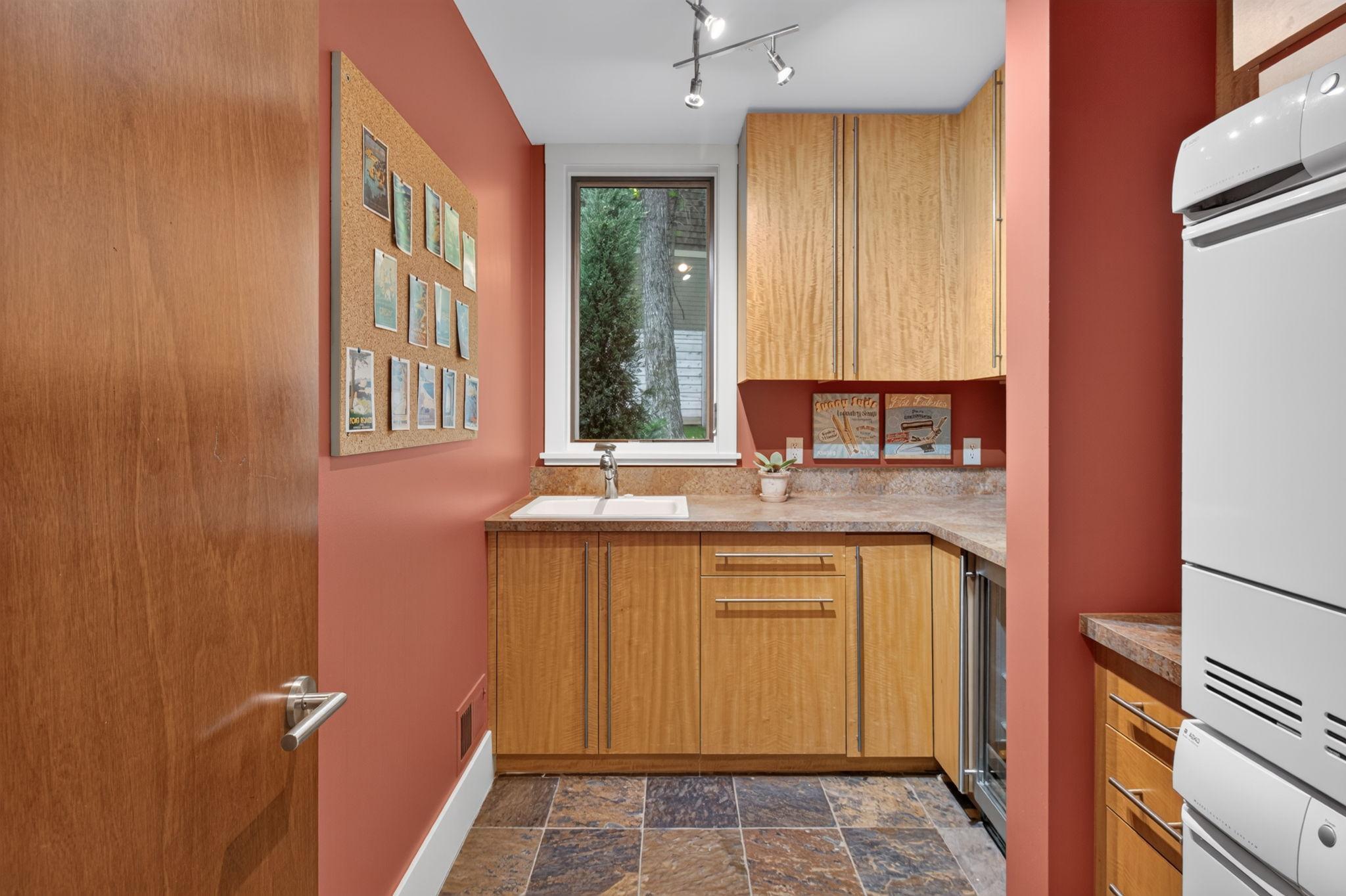 20895 Spencer Lane Property Photo 14