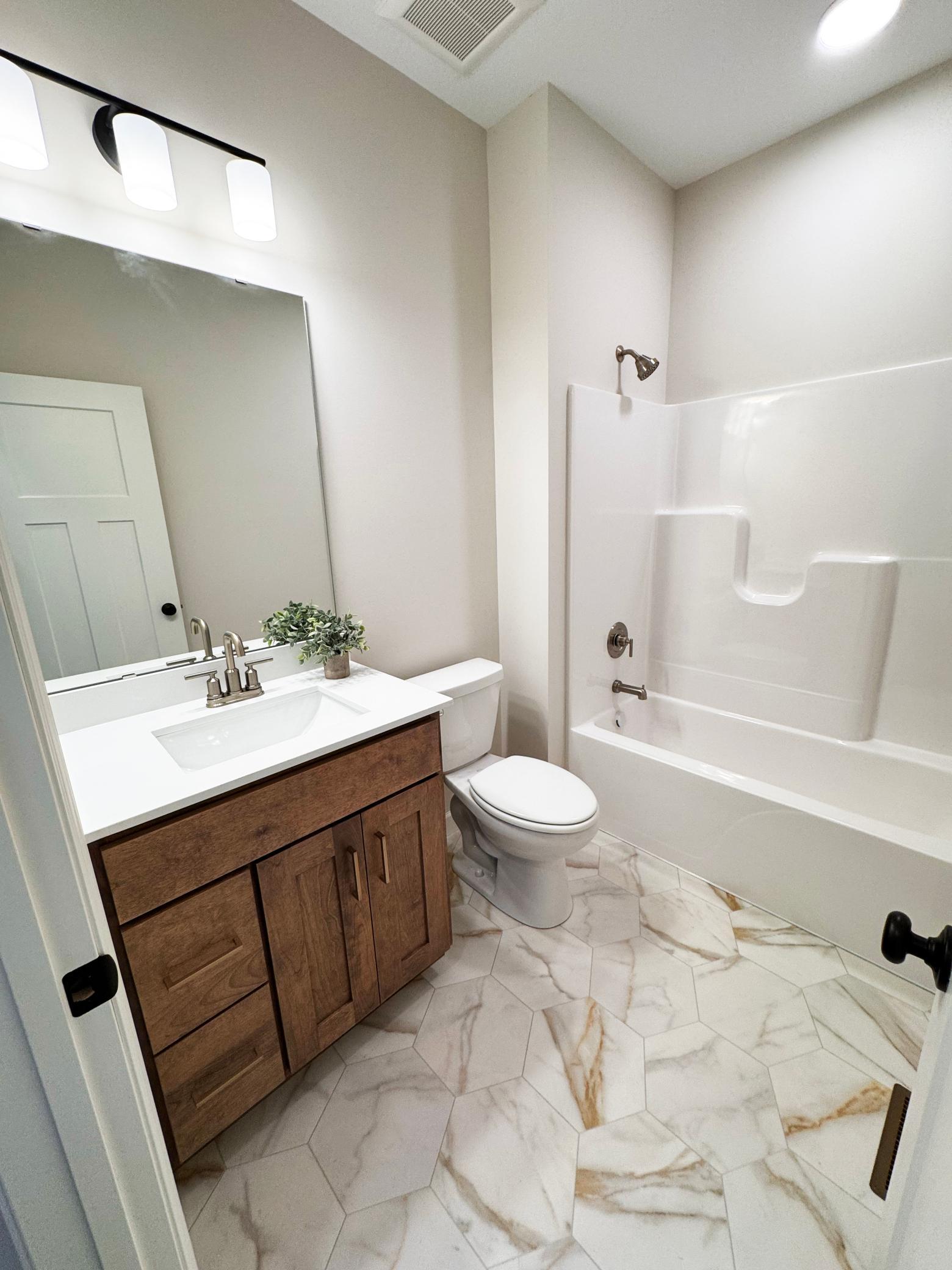 20104 Globe Drive Property Photo 7