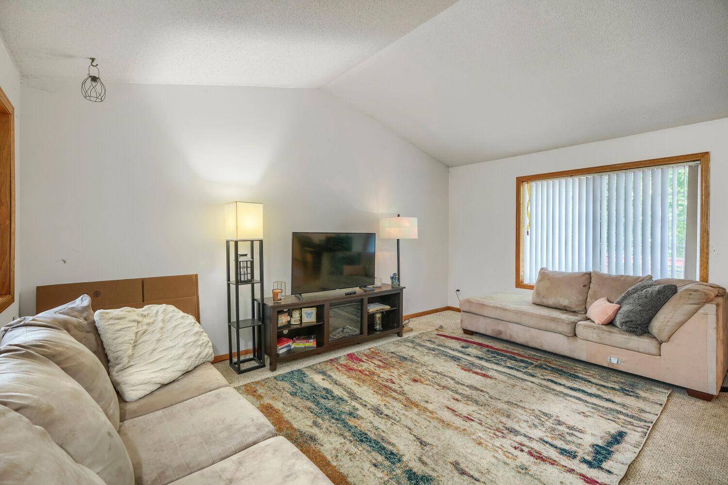 567 131st Avenue N Property Photo 3