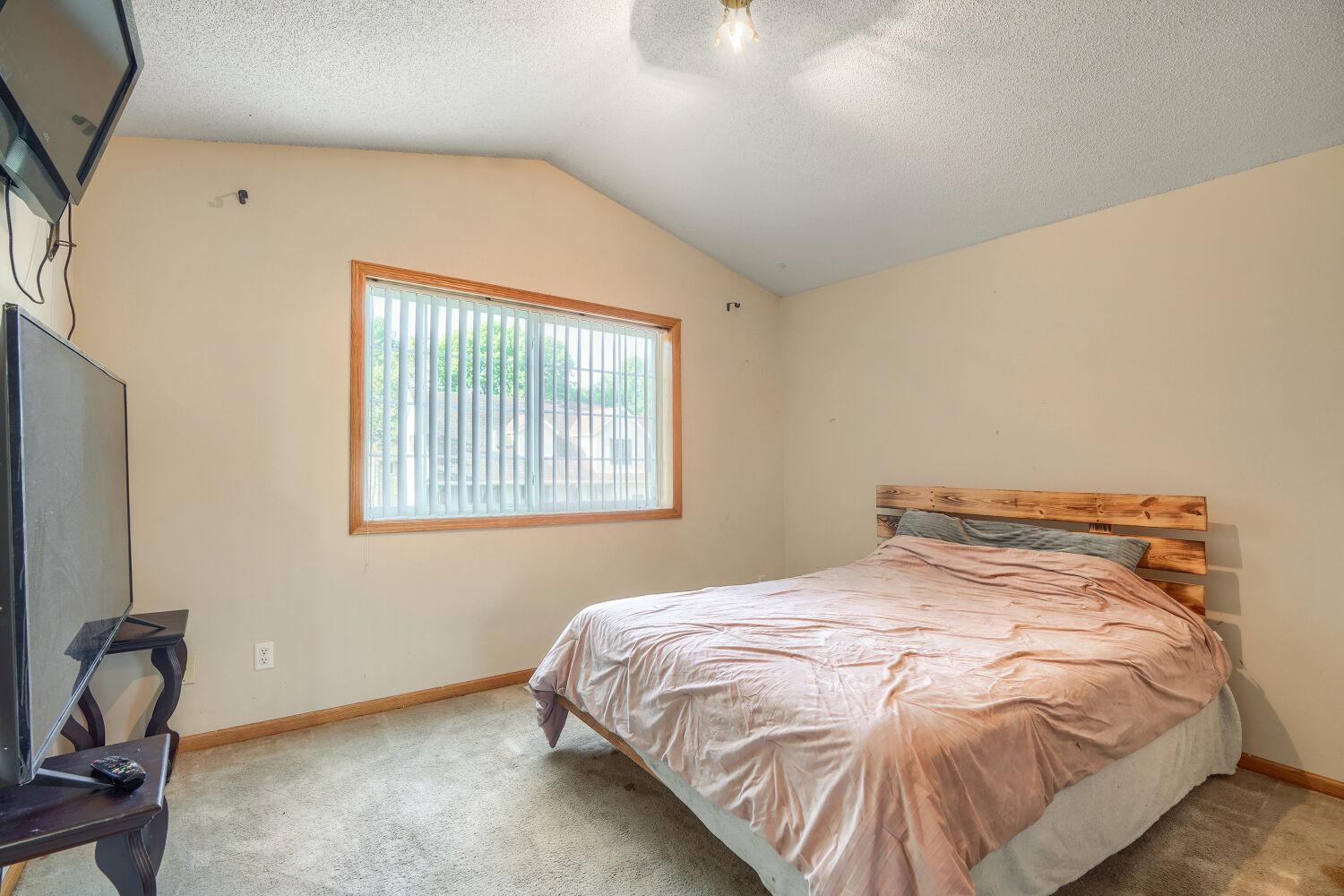 567 131st Avenue N Property Photo 10