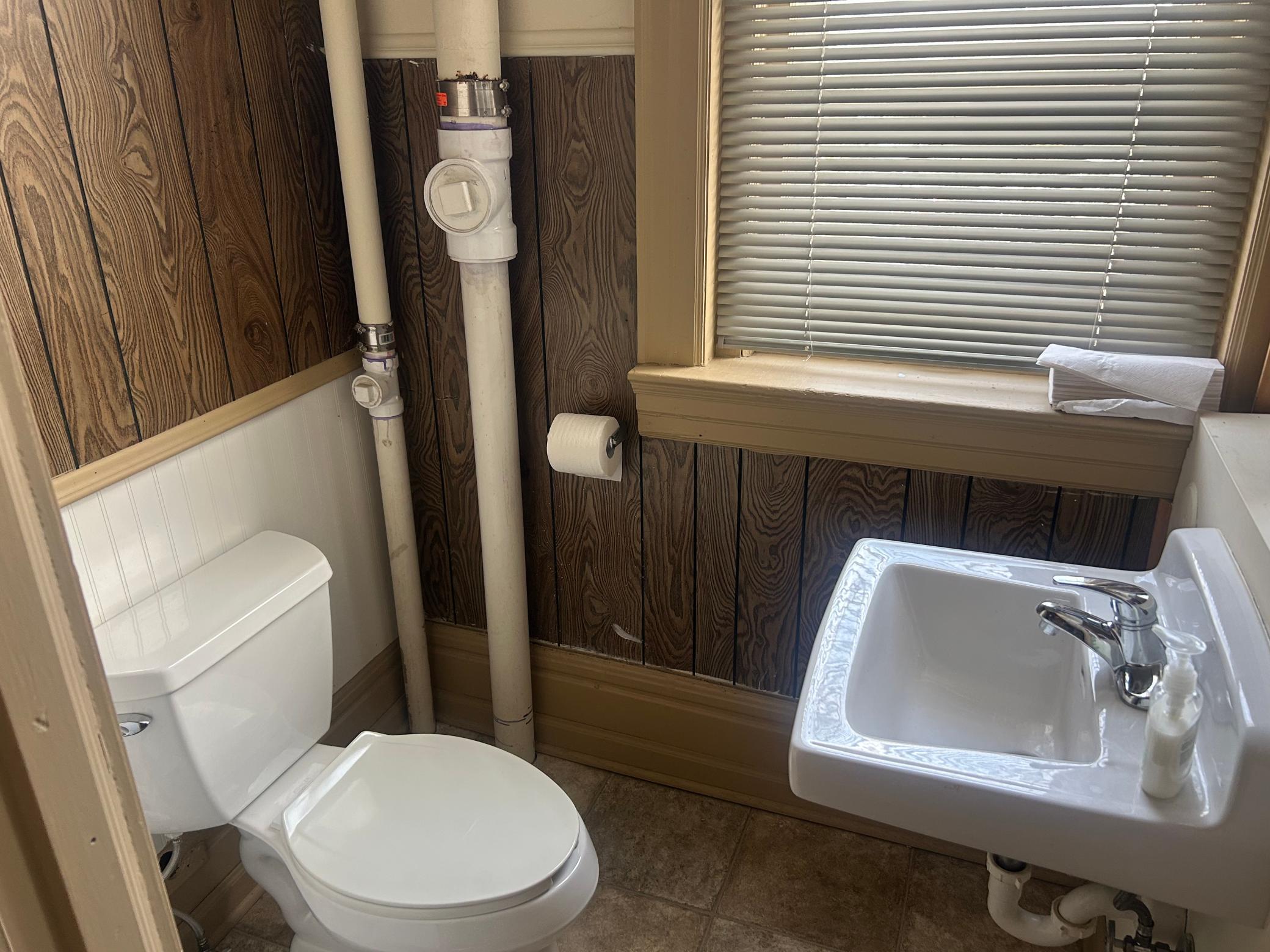 224 Elm Street W Property Photo 14