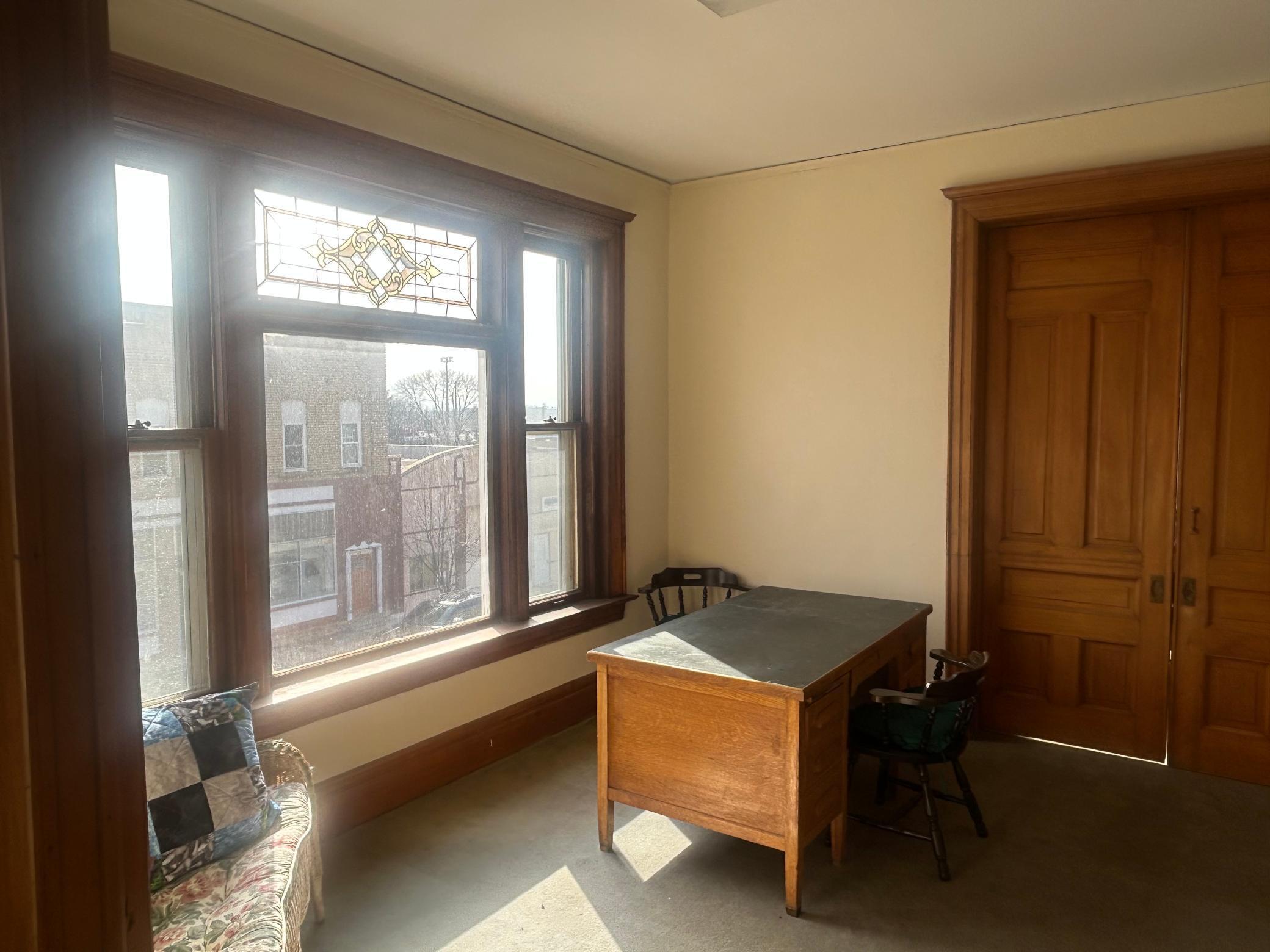 224 Elm Street W Property Photo 21