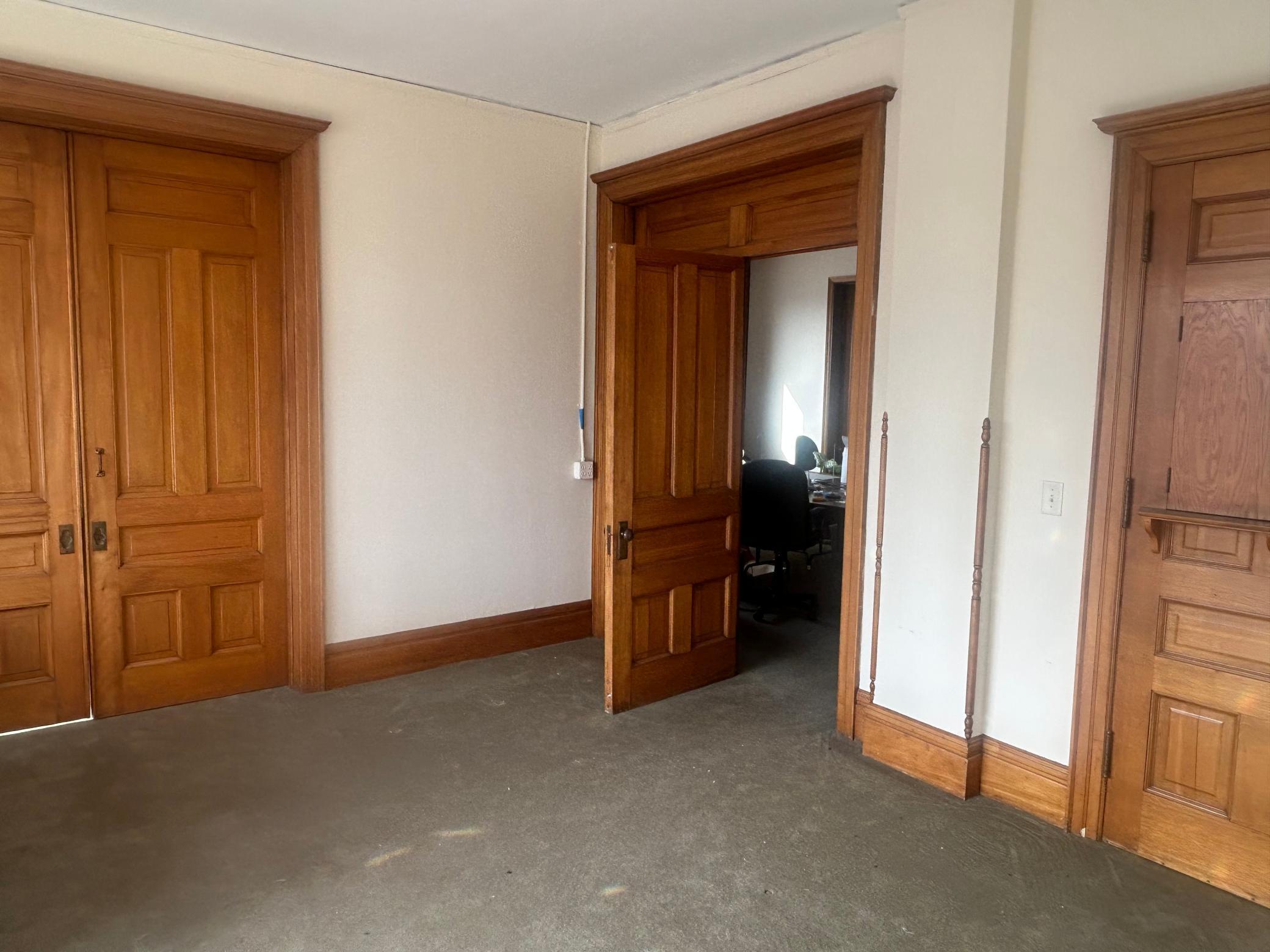 224 Elm Street W Property Photo 29