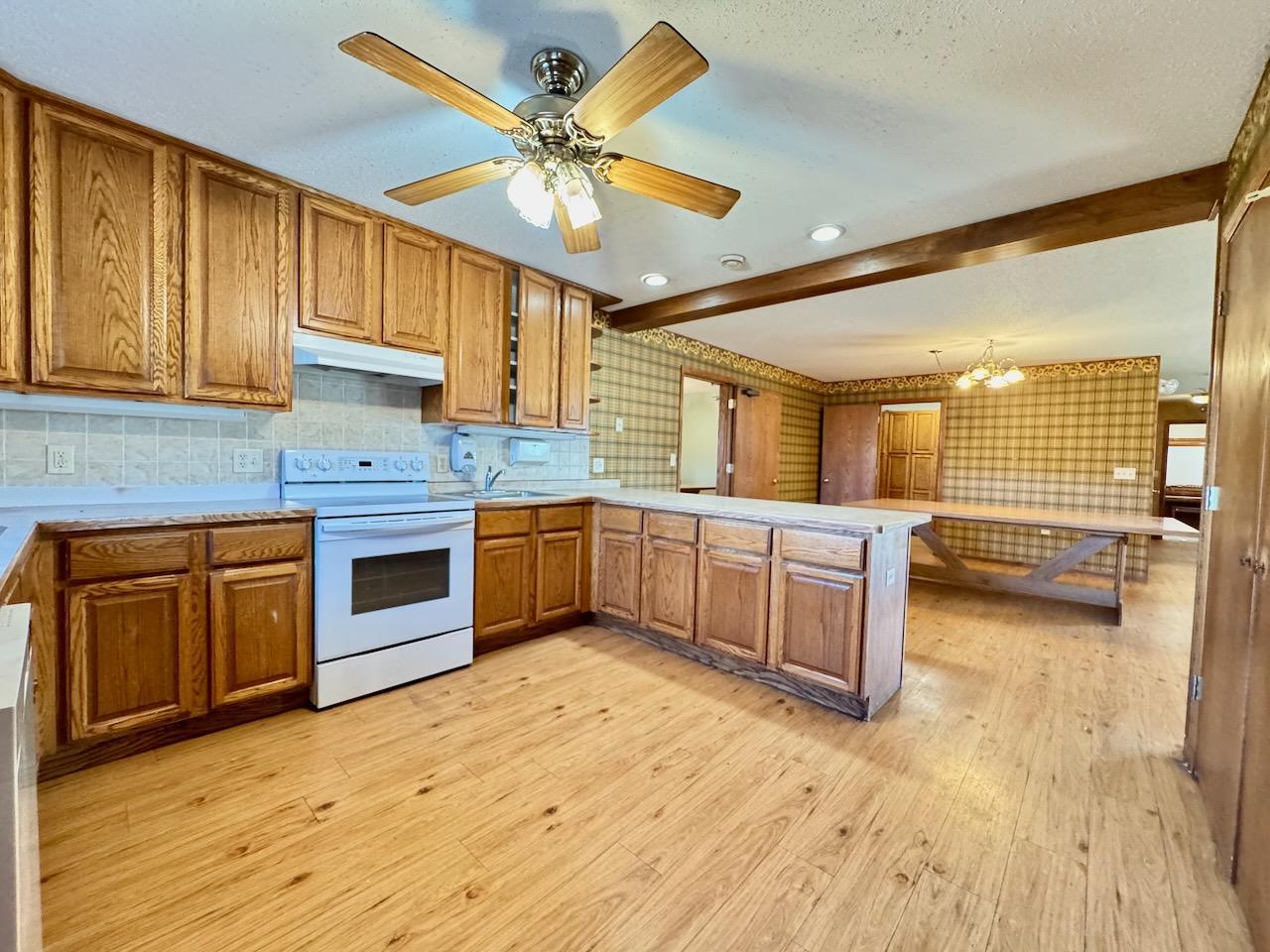 521 Oak Street Property Photo 32