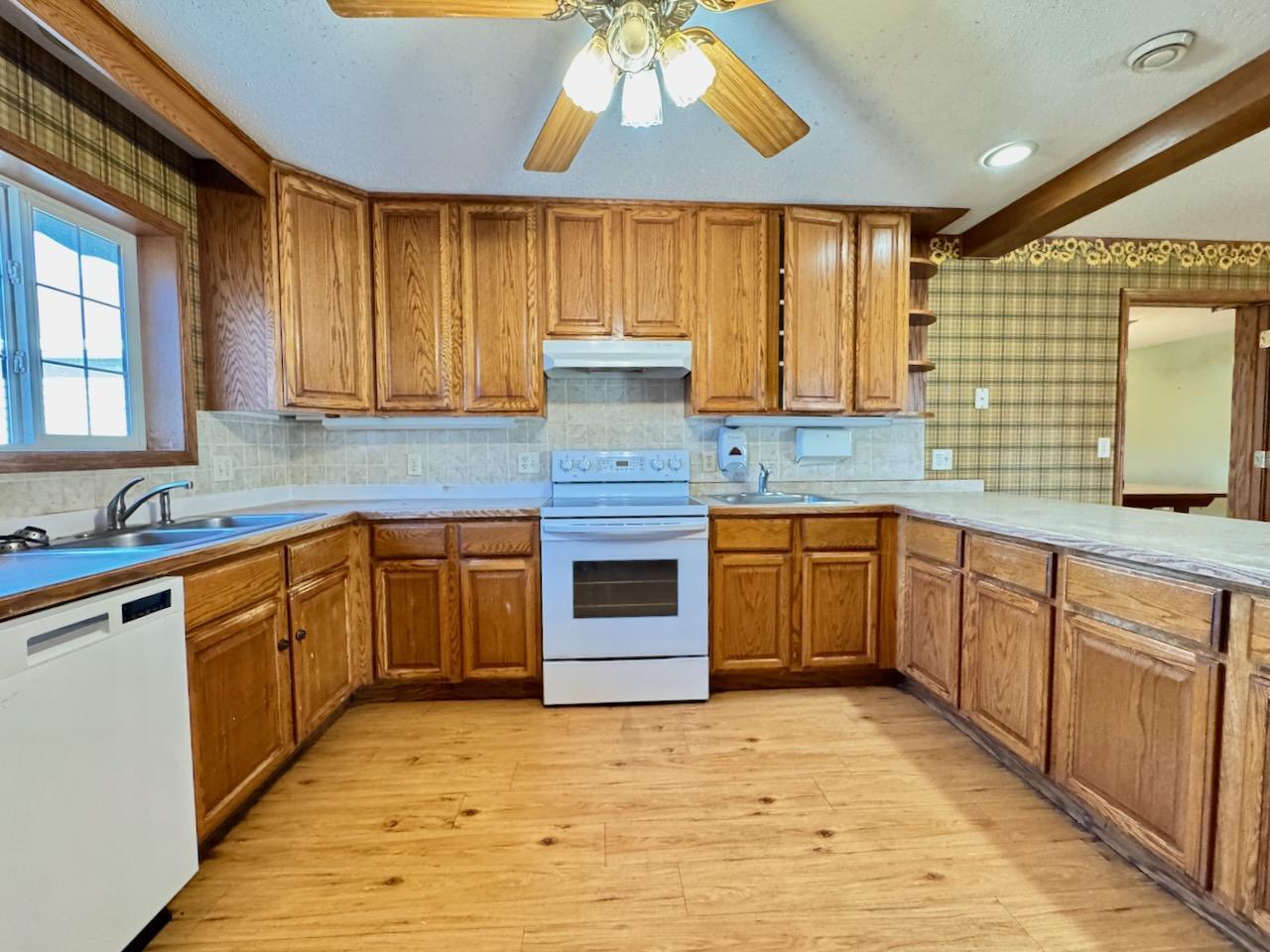 521 Oak Street Property Photo 33