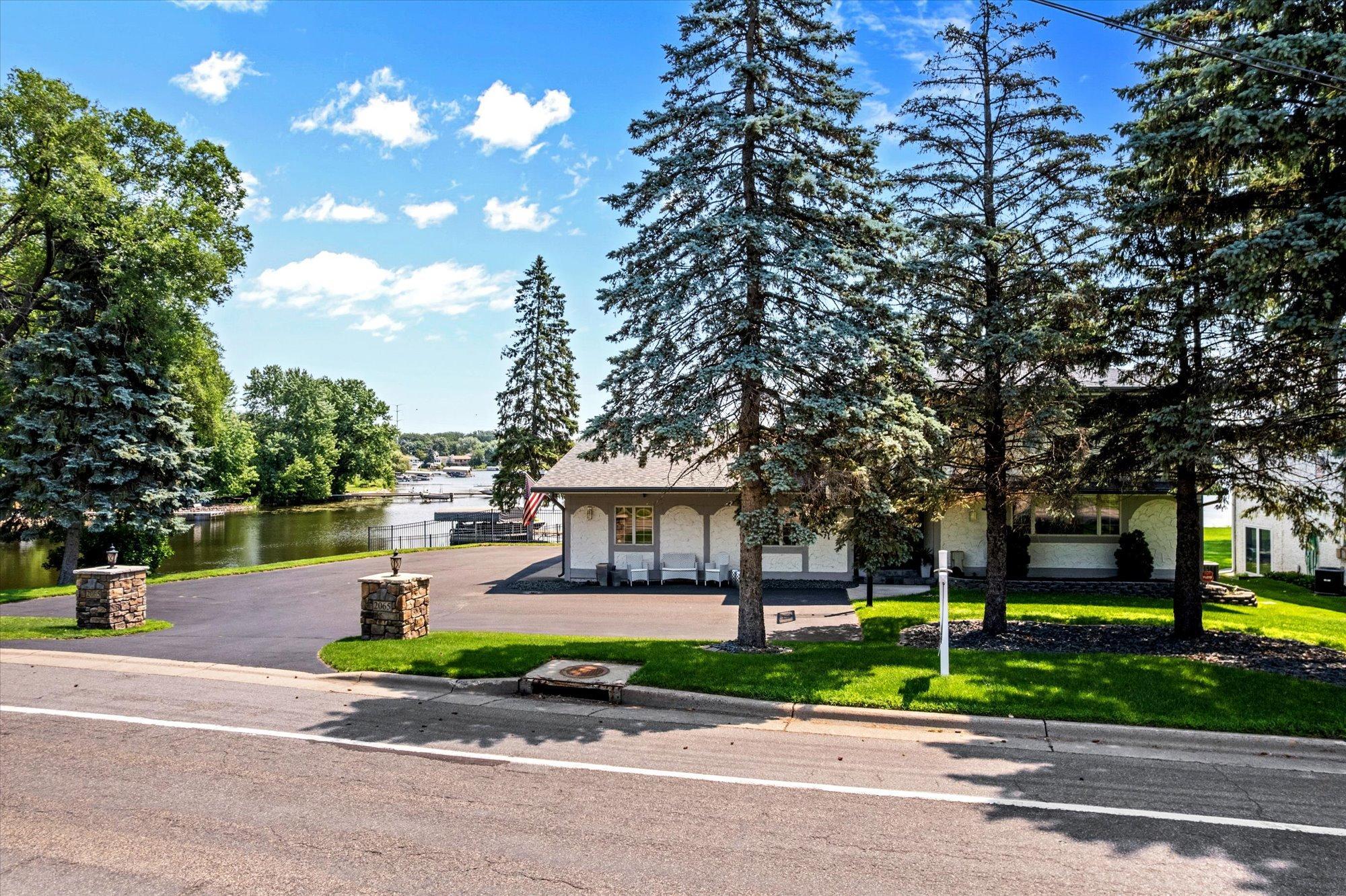 2065 Long Lake Road Property Photo 64